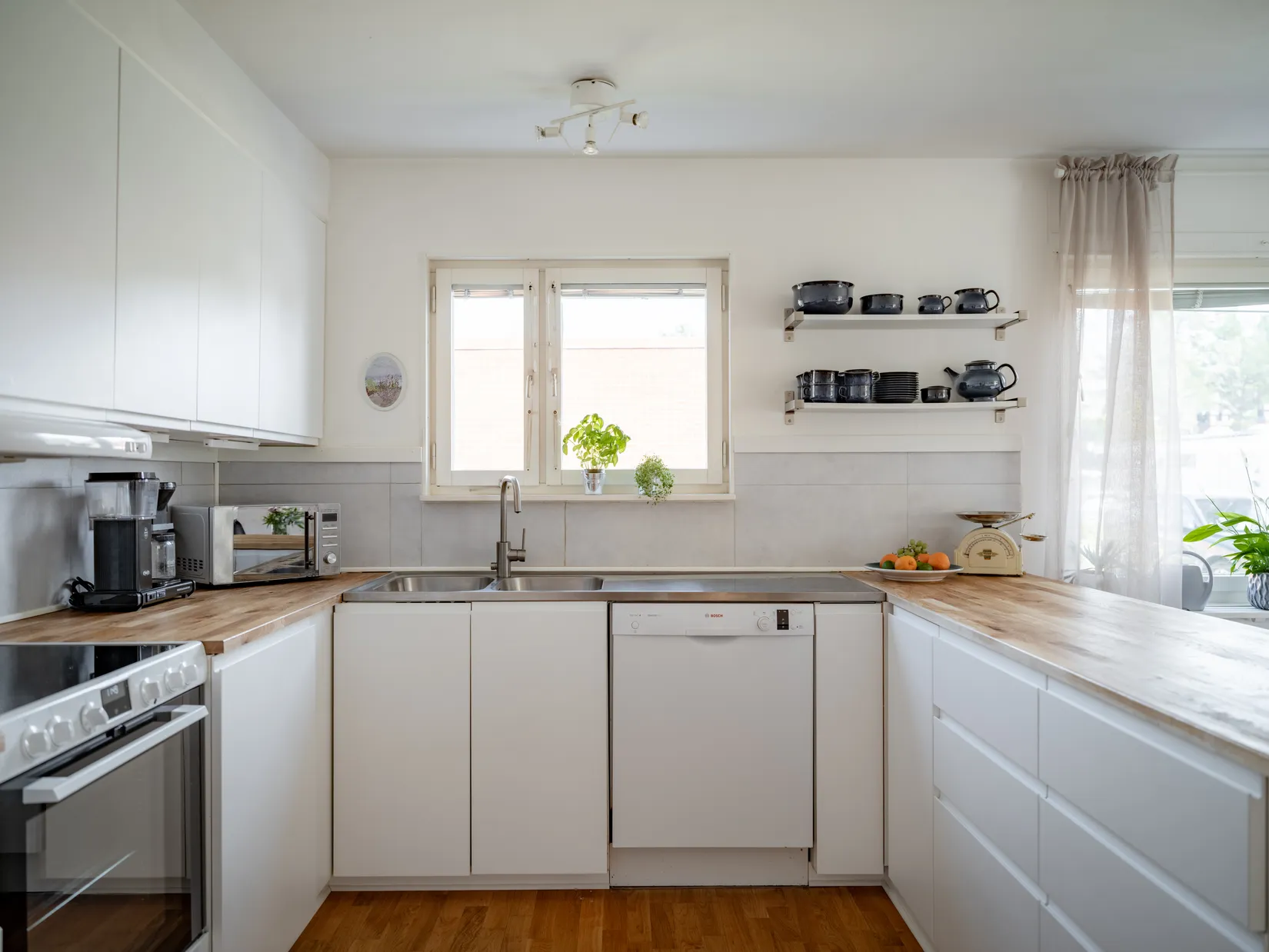 Villa, Radhus, Näckrosvägen 7, Sjukyrkoberget, Upplands Väsby