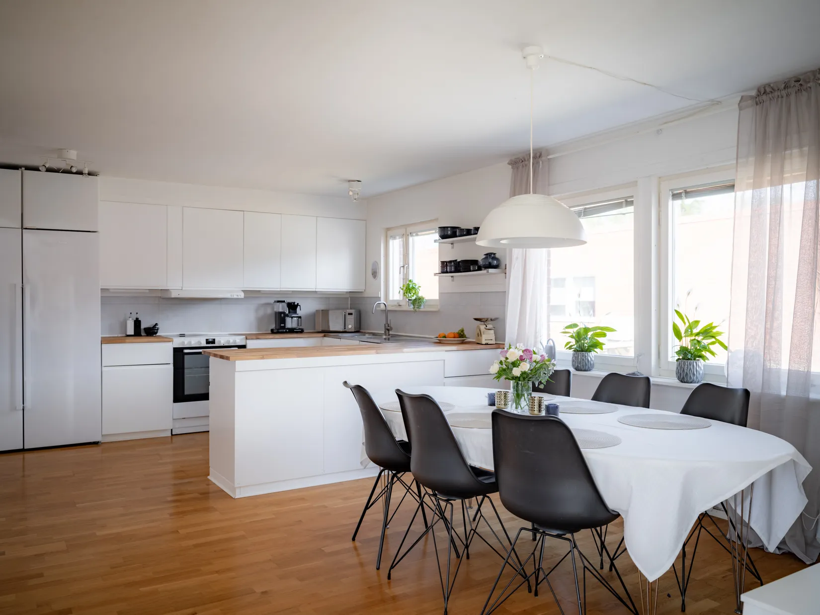 Villa, Radhus, Näckrosvägen 7, Sjukyrkoberget, Upplands Väsby