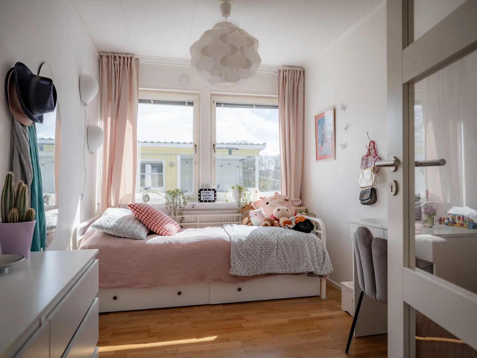 Villa, Radhus, Näckrosvägen 7, Sjukyrkoberget, Upplands Väsby