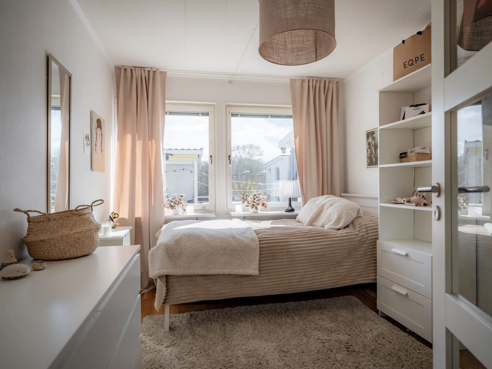 Villa, Radhus, Näckrosvägen 7, Sjukyrkoberget, Upplands Väsby