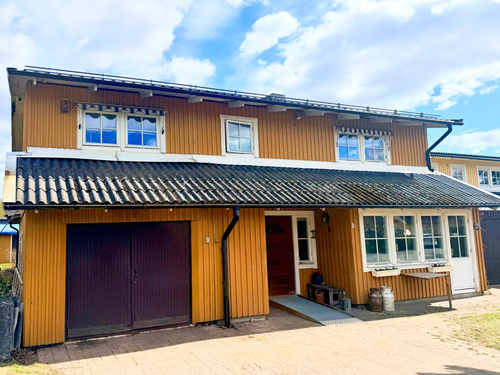 Radhus, Miklagårdsvägen 39, Täby Kyrkby, Täby