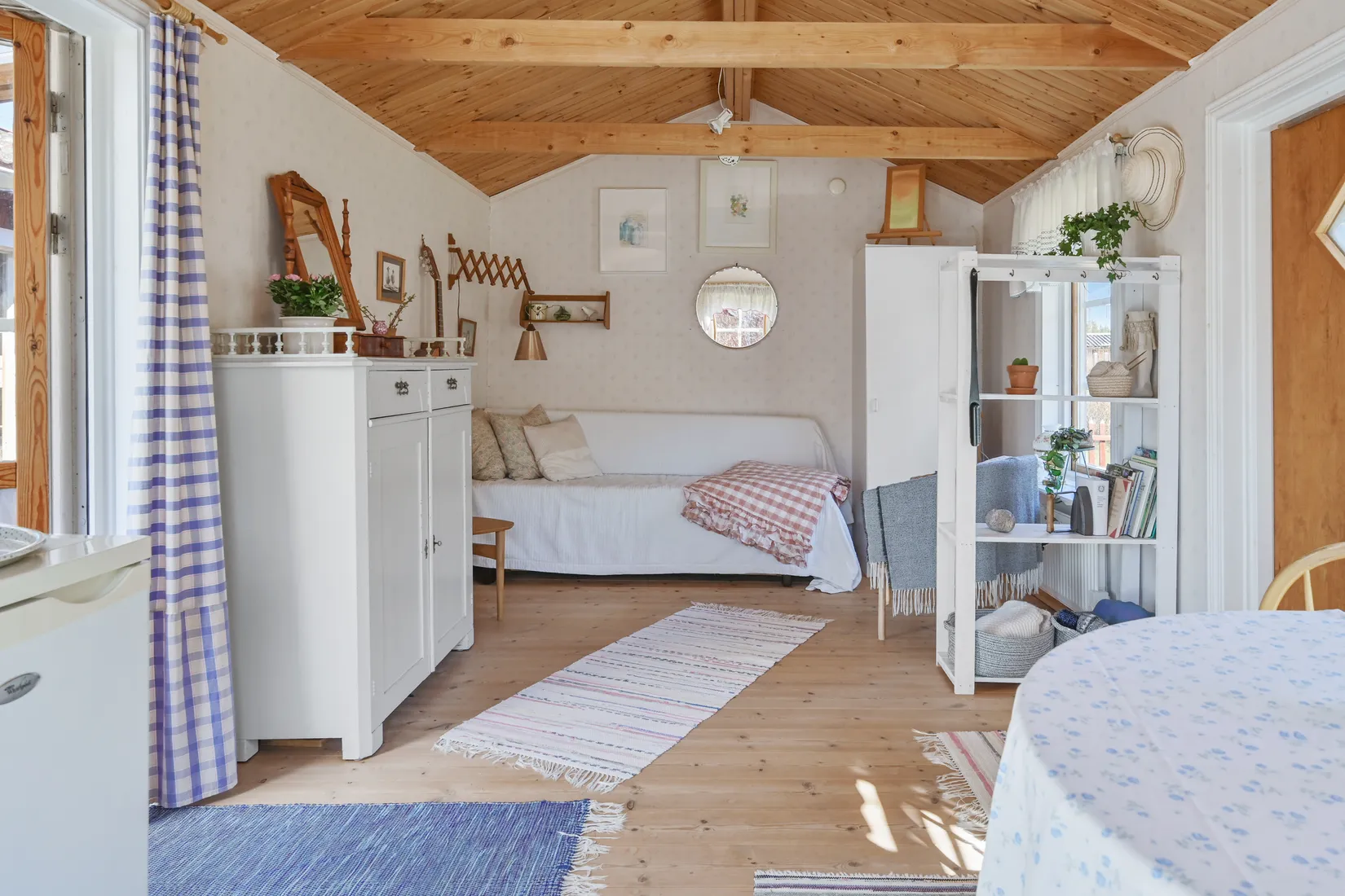 Fritidshus, Vaxmyra kolonistuga nr 93, Runby, Upplands Väsby