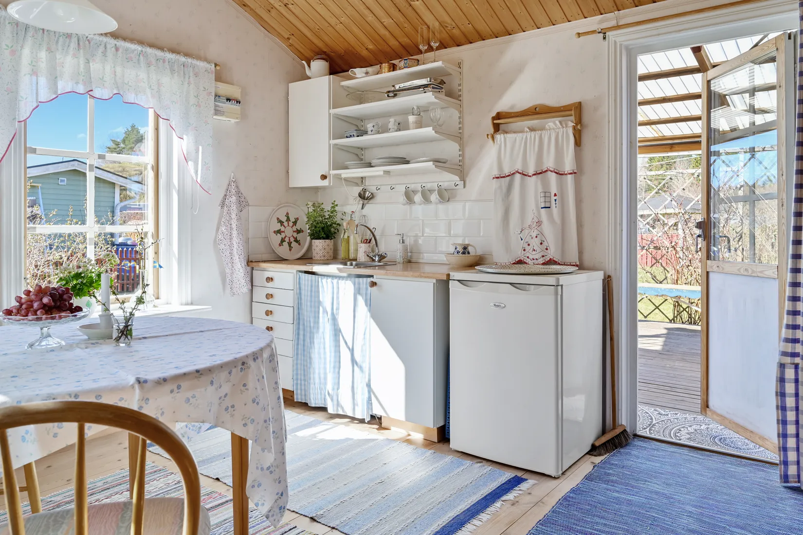 Fritidshus, Vaxmyra kolonistuga nr 93, Runby, Upplands Väsby