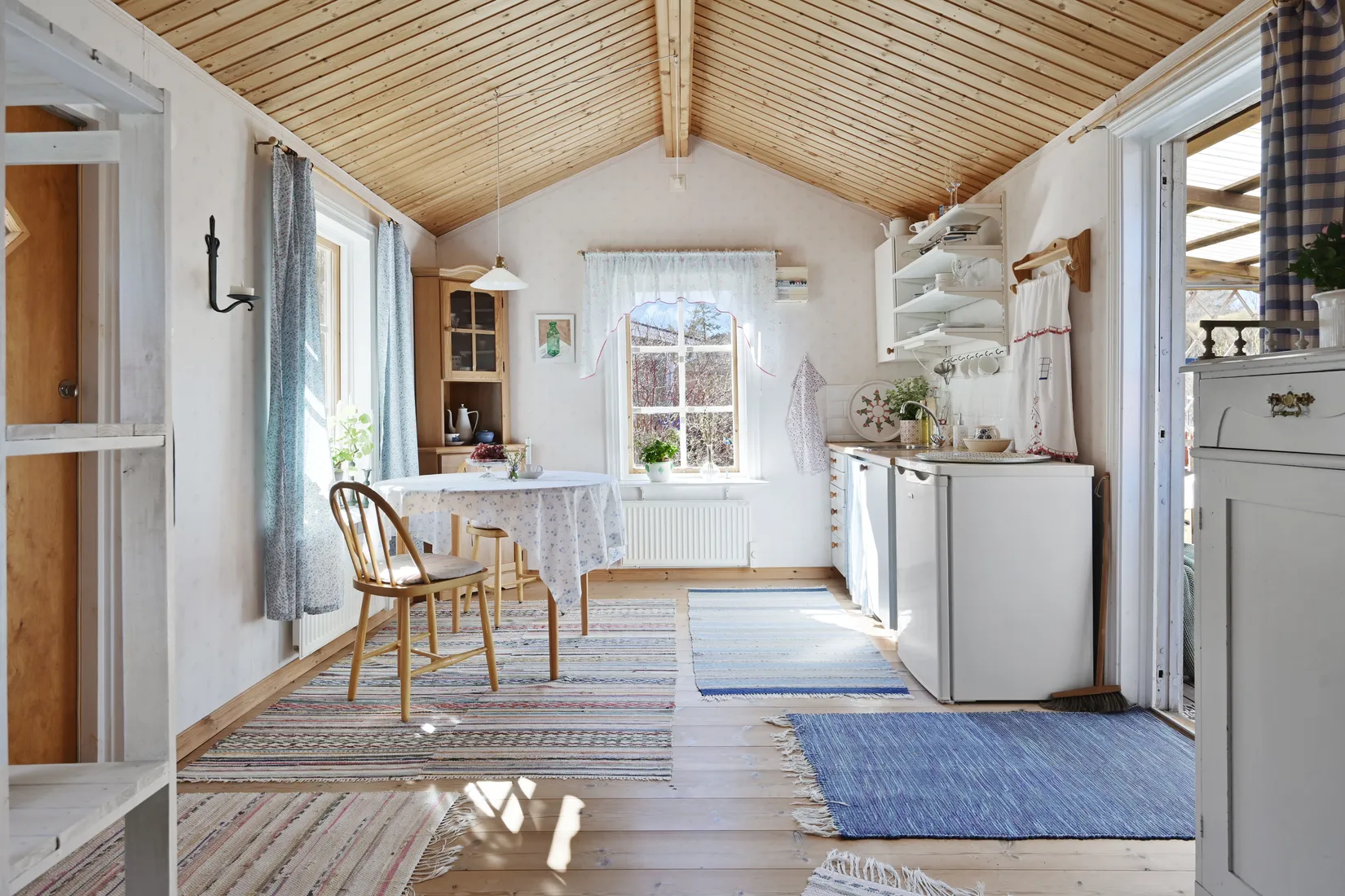 Fritidshus, Vaxmyra kolonistuga nr 93, Runby, Upplands Väsby