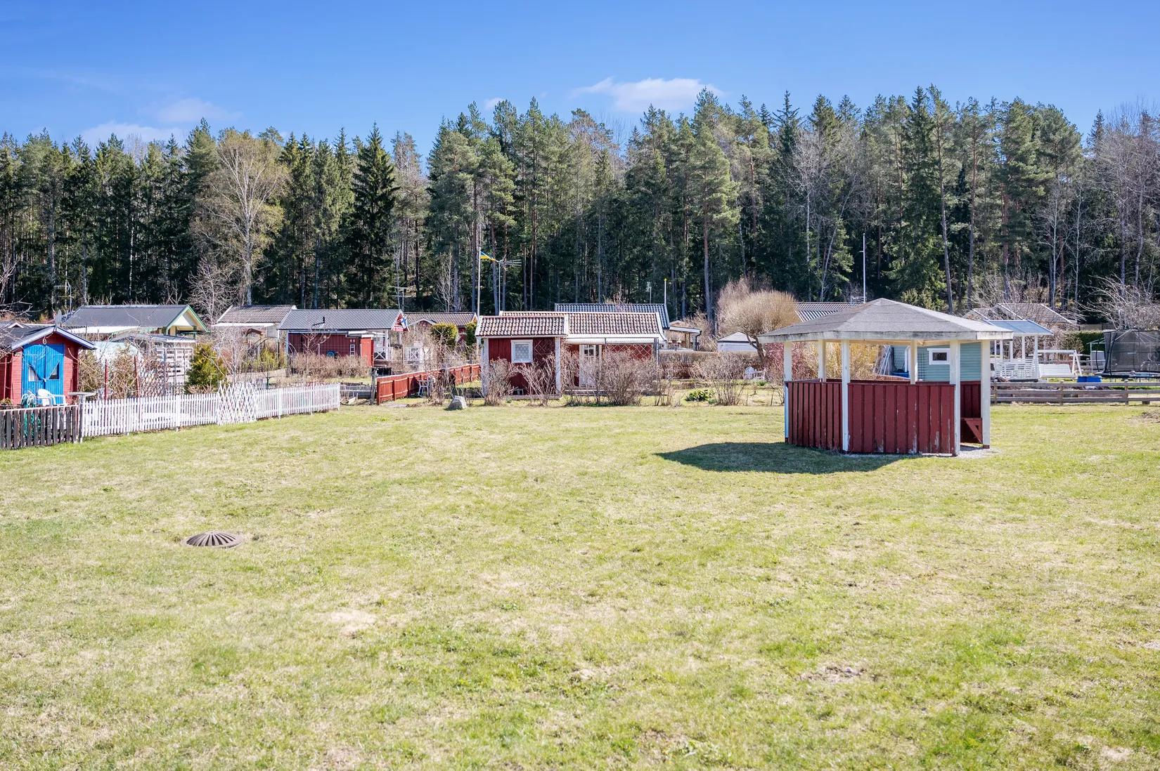 Fritidshus, Vaxmyra kolonistuga nr 93, Runby, Upplands Väsby
