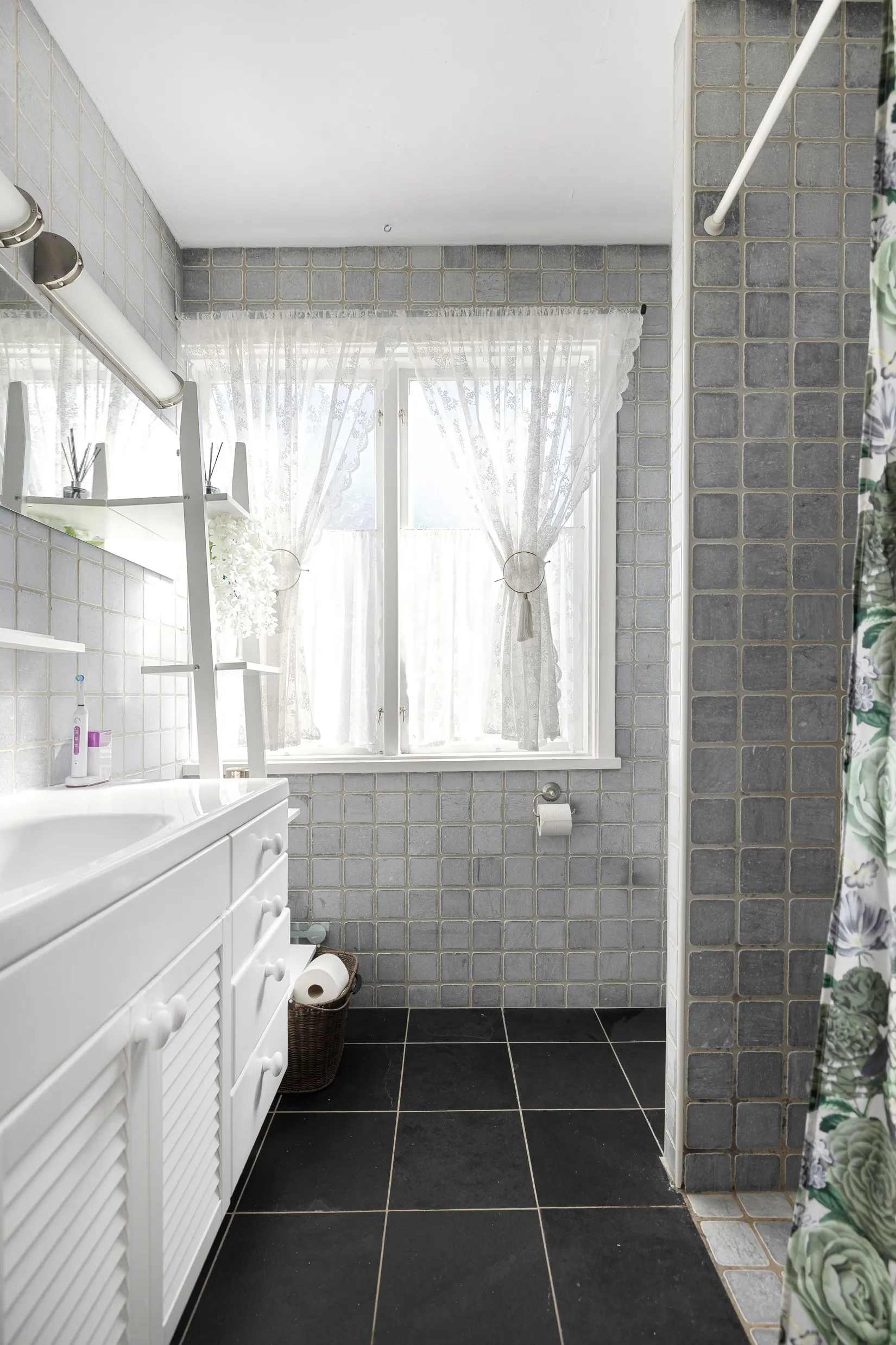 Villa, Östra Tvillingvägen 12, Centralt, Falun