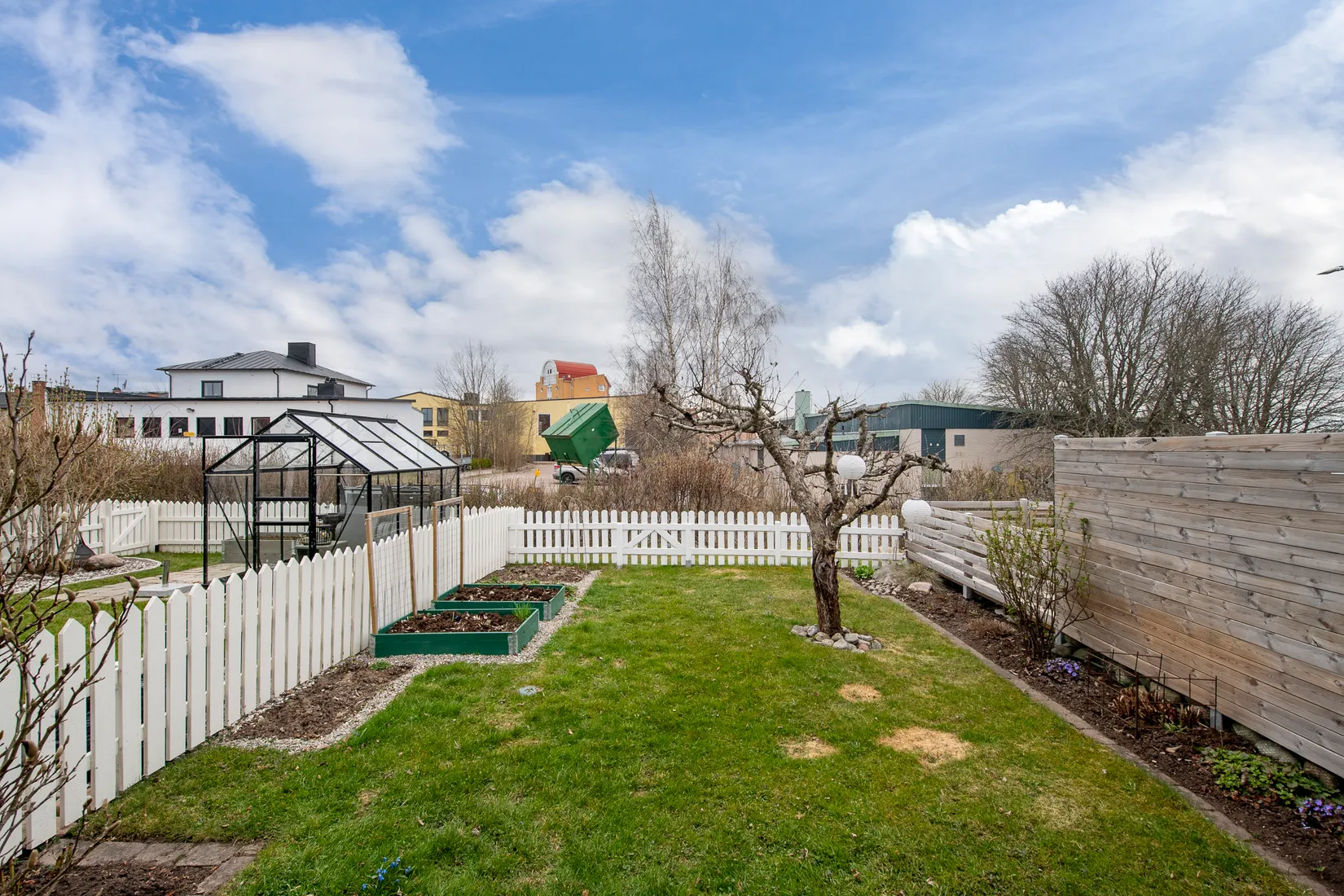 Villa, Radhus, Lokförargatan 16, Tillberga, Västerås