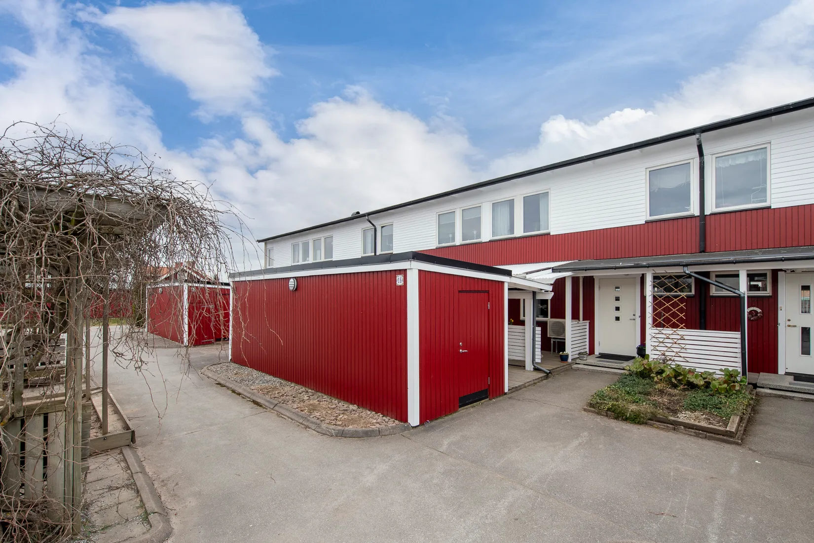 Villa, Radhus, Lokförargatan 16, Tillberga, Västerås