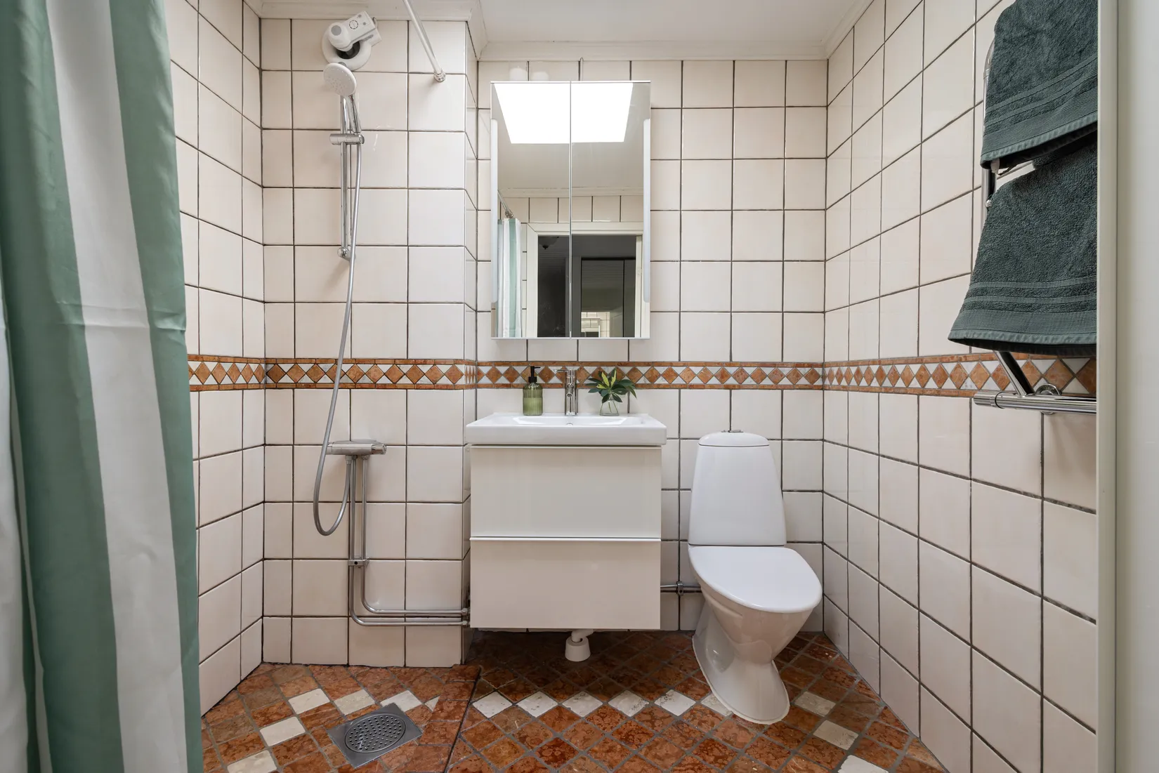 Radhus, Herrängsvägen 28, Rönninge, Salem