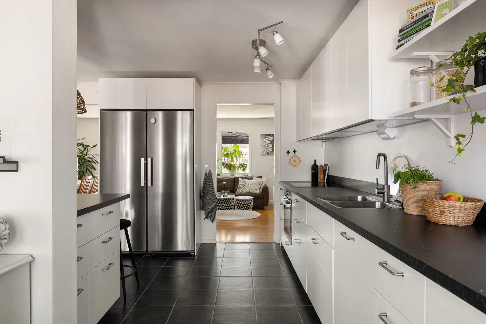 Radhus, Herrängsvägen 28, Rönninge, Salem