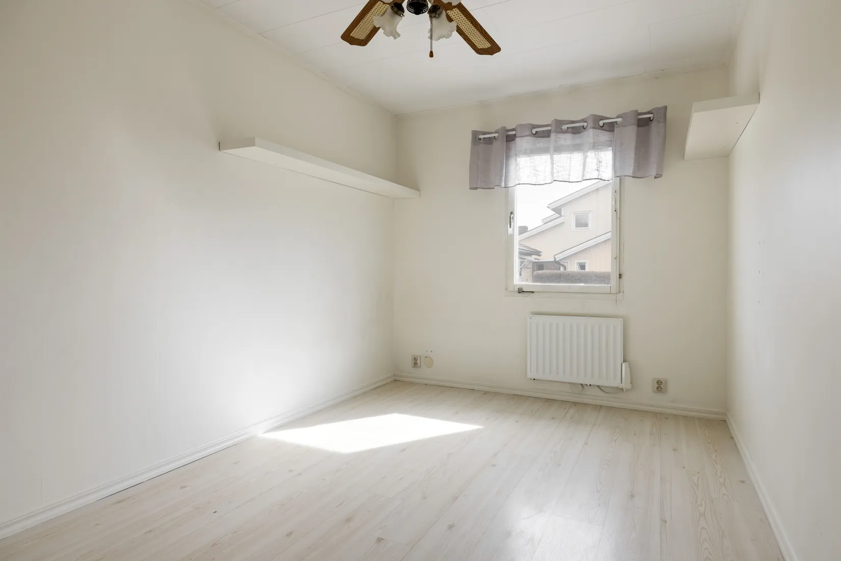 Villa, Radhus, Briljantvägen 59, Kode, Kungälv