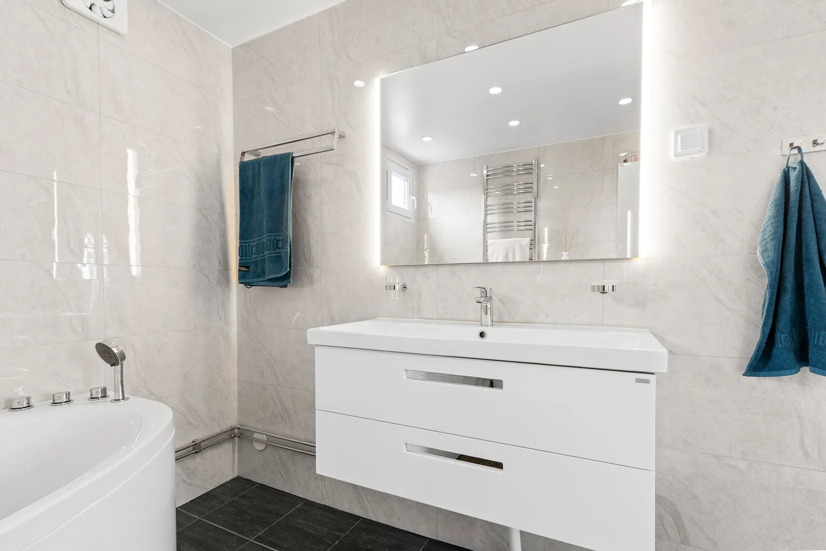 Villa, Båthamnsvägen 24, Ekerö