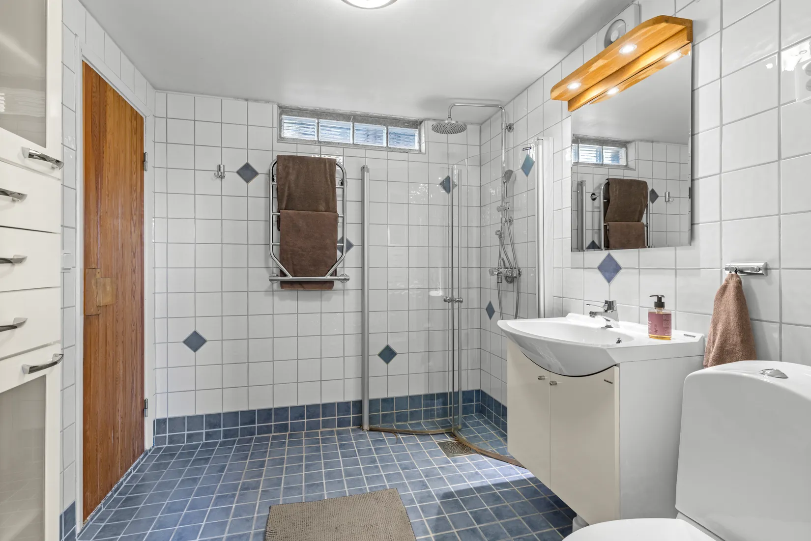 Villa, Junibacken 20, Trollbäcken / Skälsätra, Tyresö