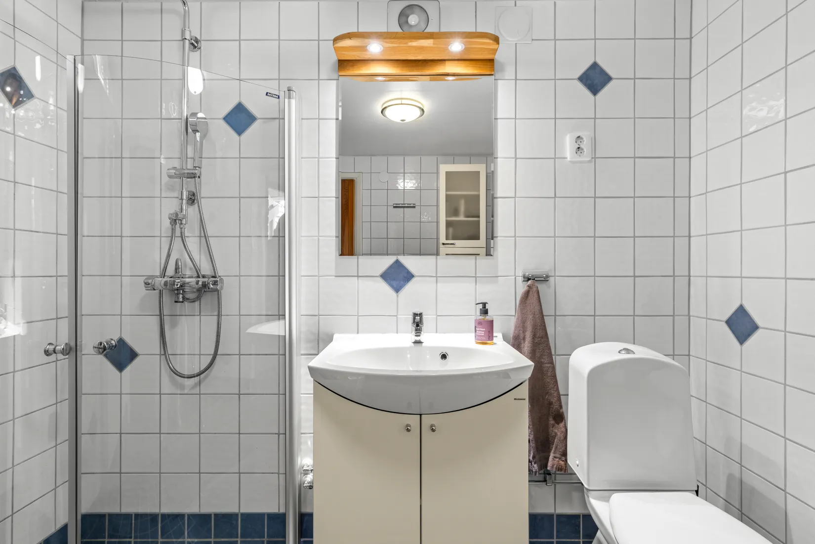 Villa, Junibacken 20, Trollbäcken / Skälsätra, Tyresö