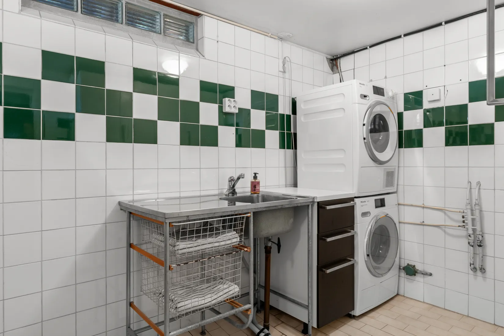 Villa, Junibacken 20, Trollbäcken / Skälsätra, Tyresö