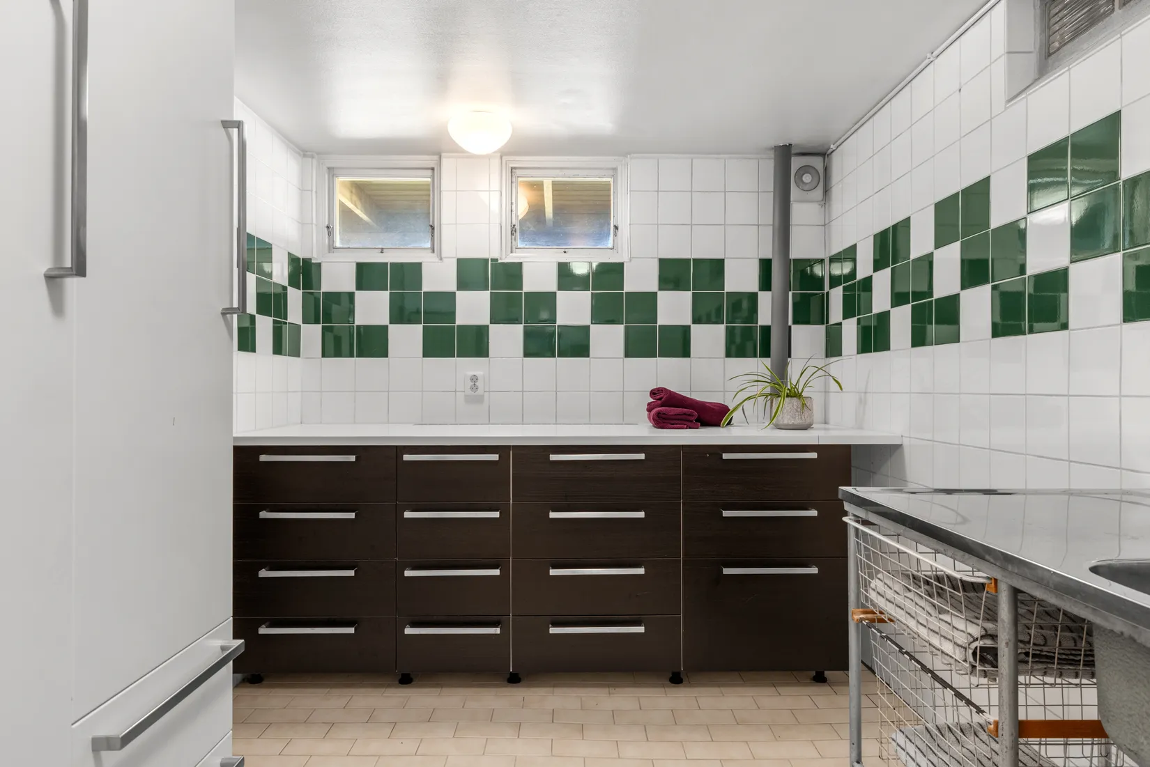 Villa, Junibacken 20, Trollbäcken / Skälsätra, Tyresö