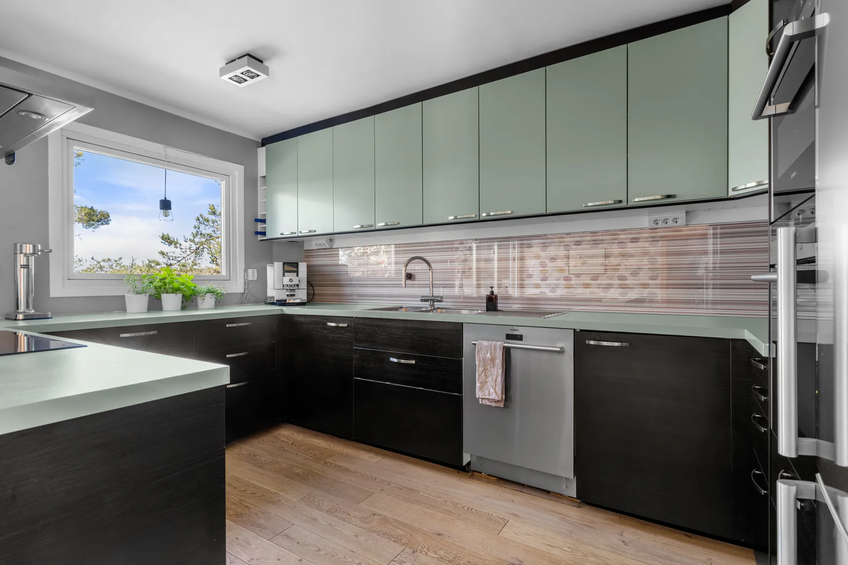 Villa, Junibacken 20, Trollbäcken / Skälsätra, Tyresö