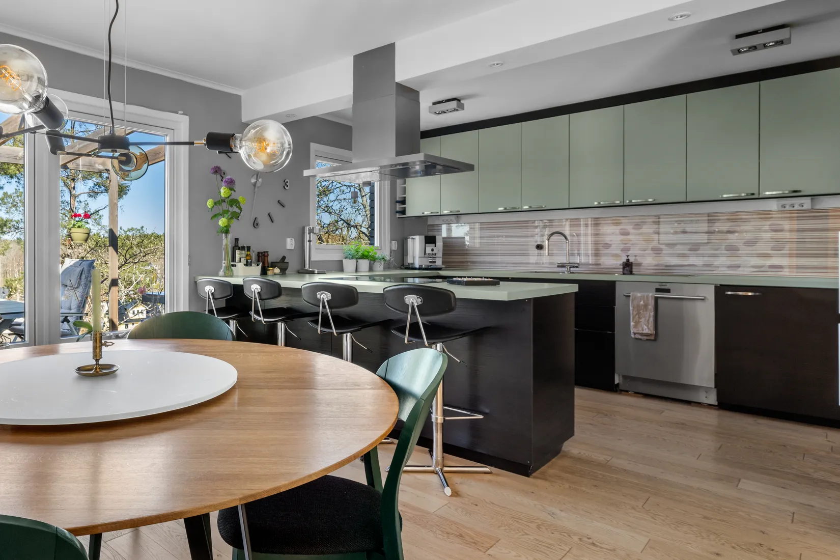 Villa, Junibacken 20, Trollbäcken / Skälsätra, Tyresö