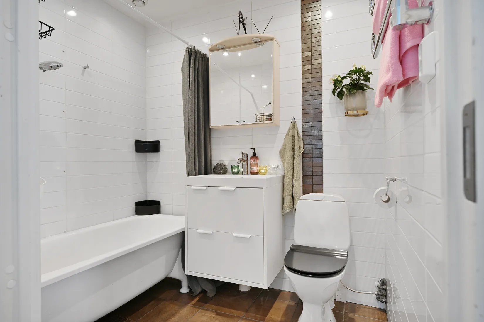 Villa, Radhus, Tullhusvägen 26, Färingsö Kungsberga, Ekerö