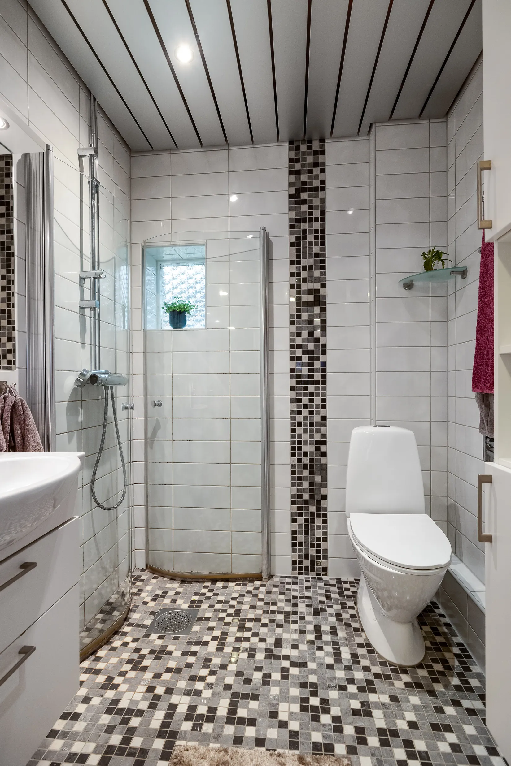 Villa, Längbrogatan 9, Centralt Norr, Örebro
