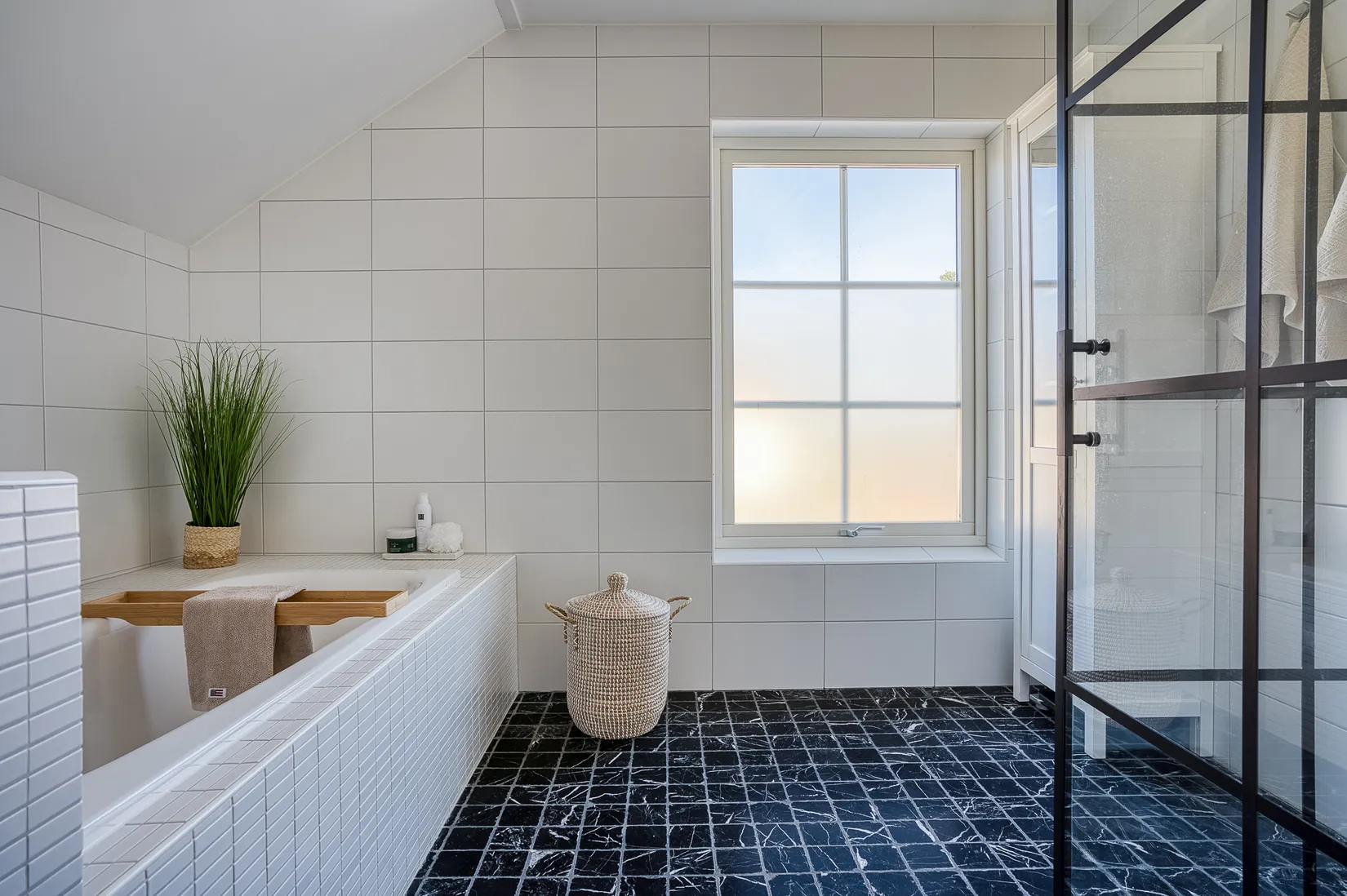 Villa, Rödbosundsvägen 33B, Margretelund, Österåker