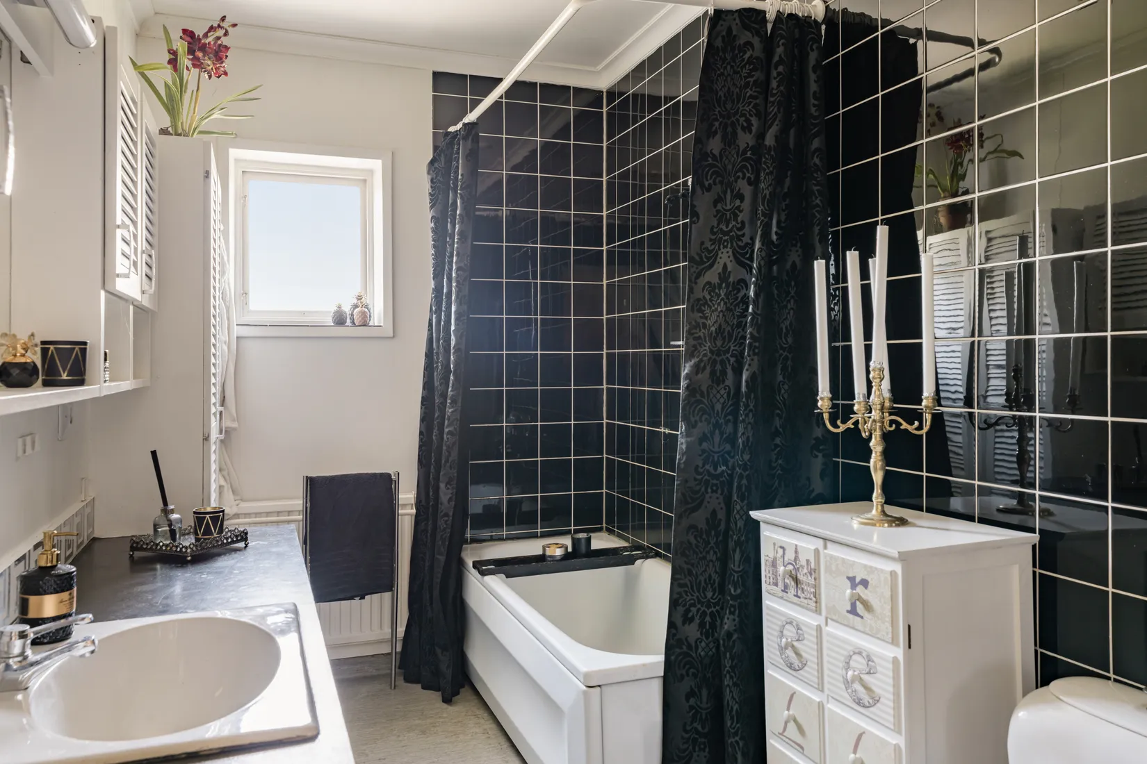 Villa, Brobyvägen 12, Ella Park - Ensta - Ella Gård, Täby