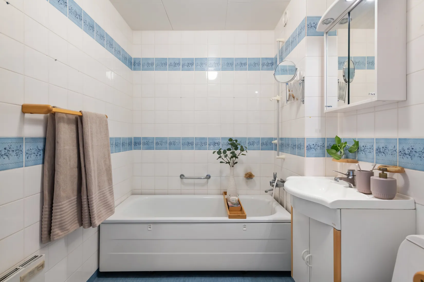 Villa, Radhus, Palmstruchs väg 64, Gribbylund, Täby