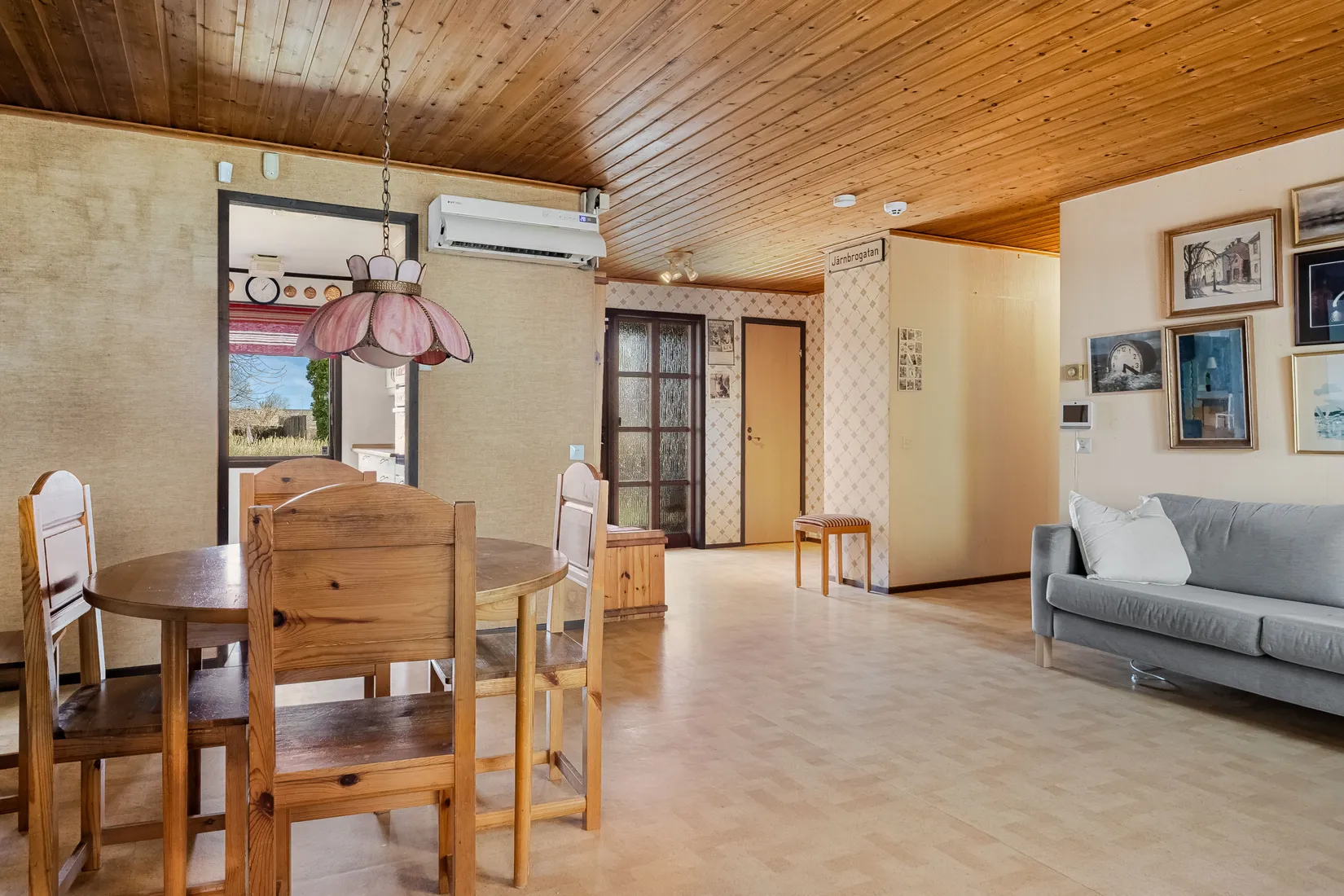 Villa, Krokusgatan 26, Skuggan, Sala