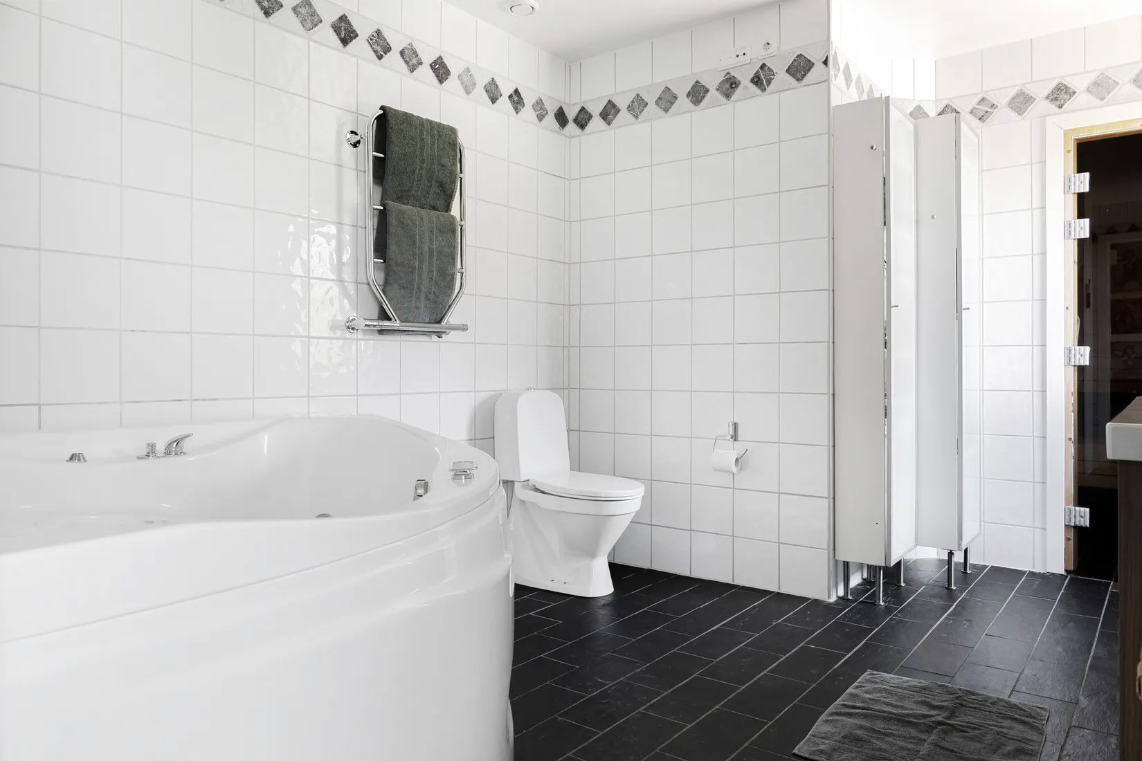 Villa, Rörsångarvägen 12, Håbo