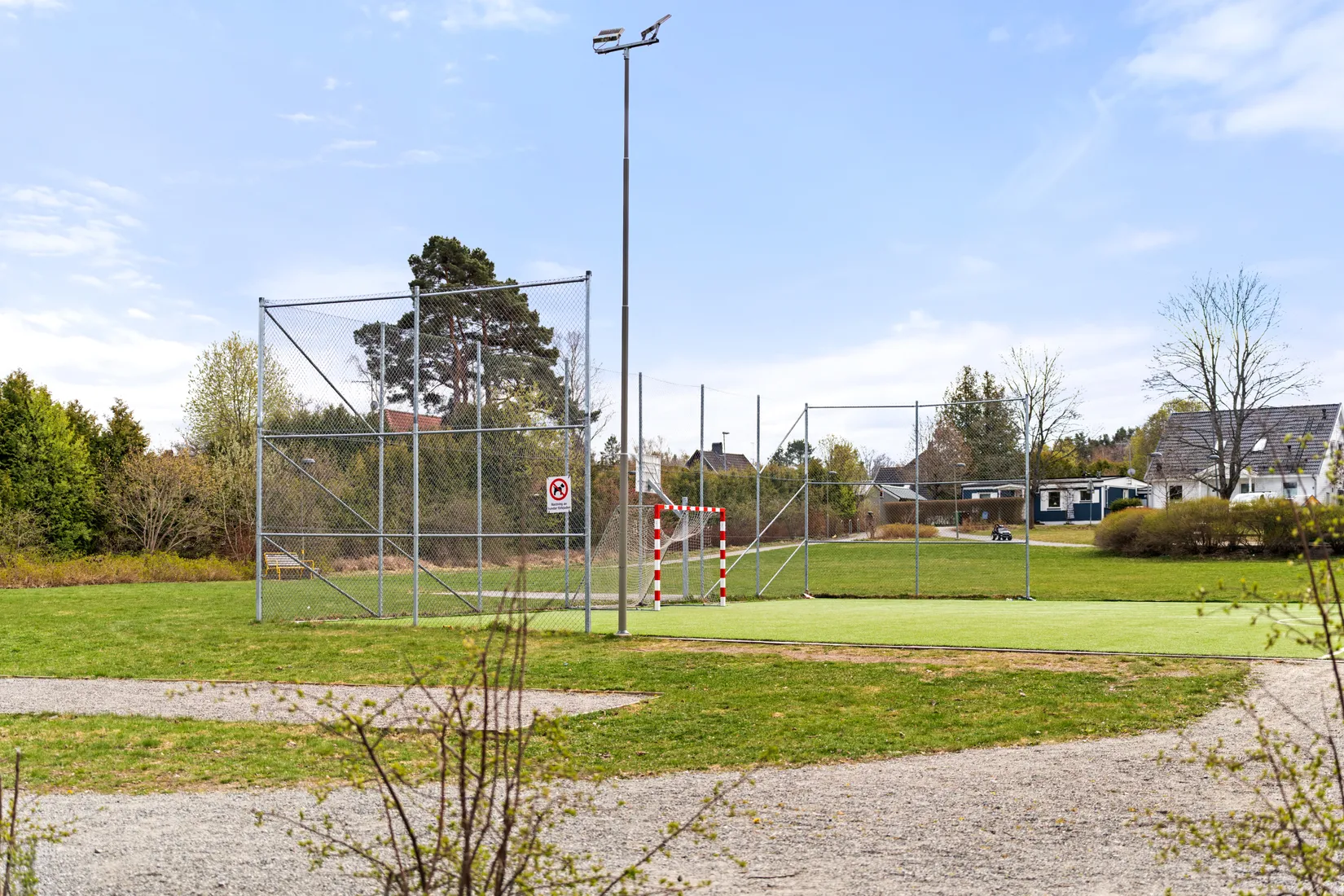 Radhus, Soltorpsvägen 2, Broängen, Botkyrka