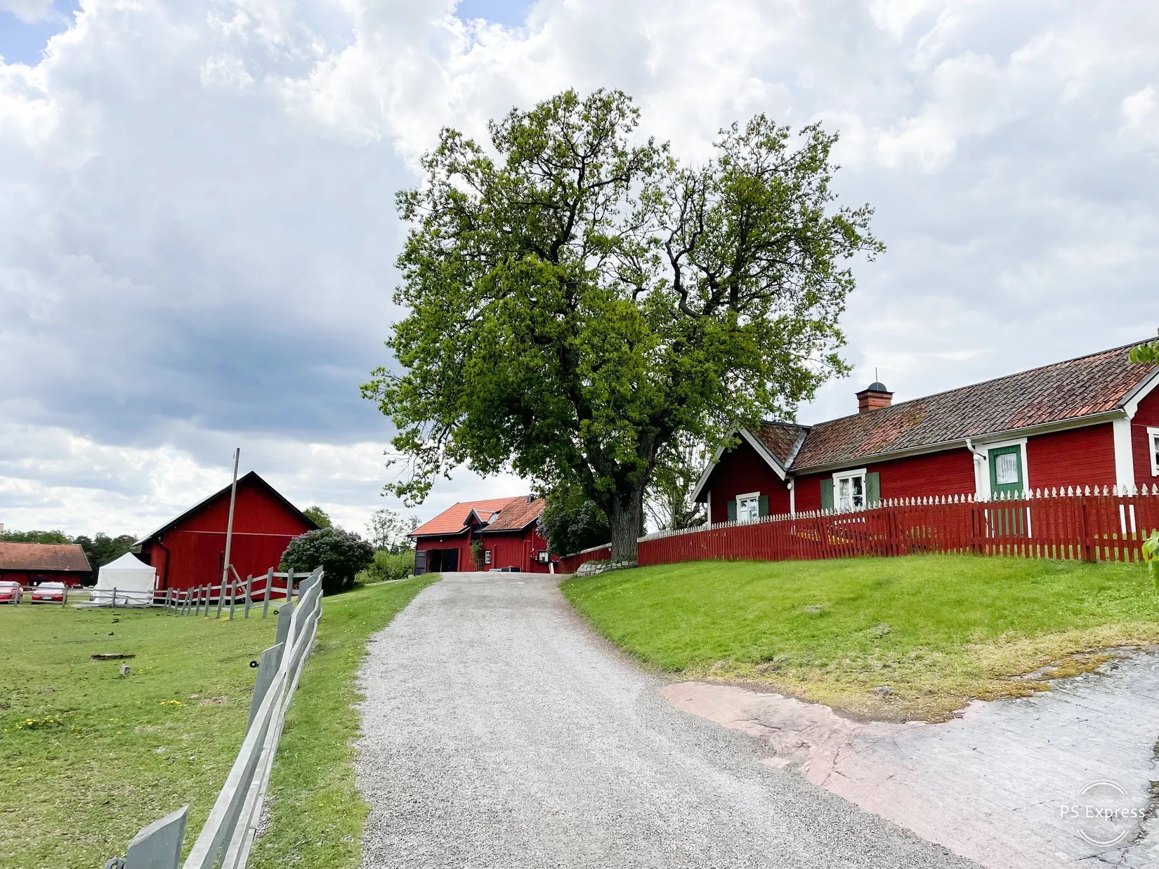 Radhus, Missionsvägen 52, Gribbylund, Täby