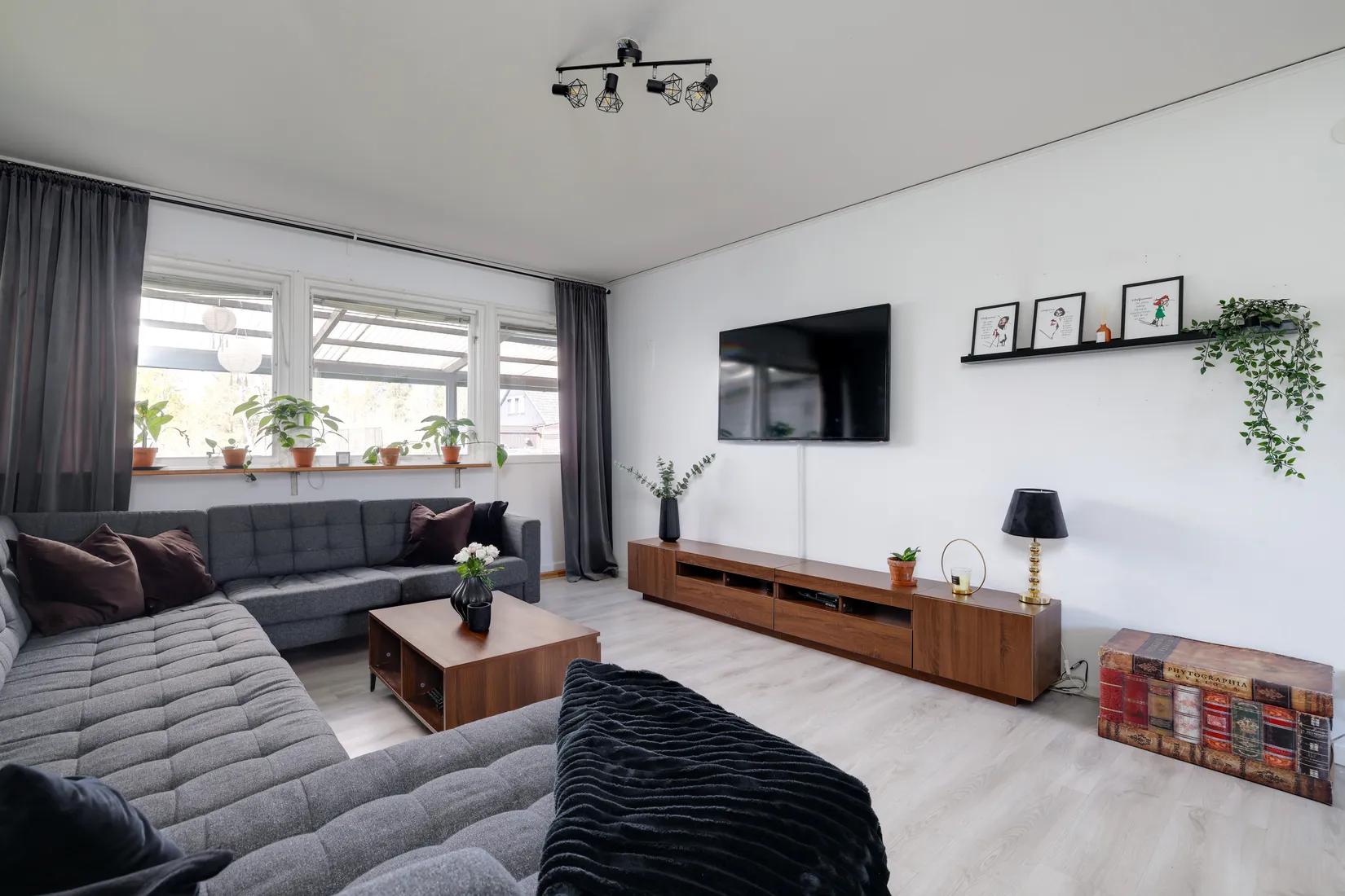 Villa, Radhus, Ölmbrovägen 27, Dyltabruk, Örebro