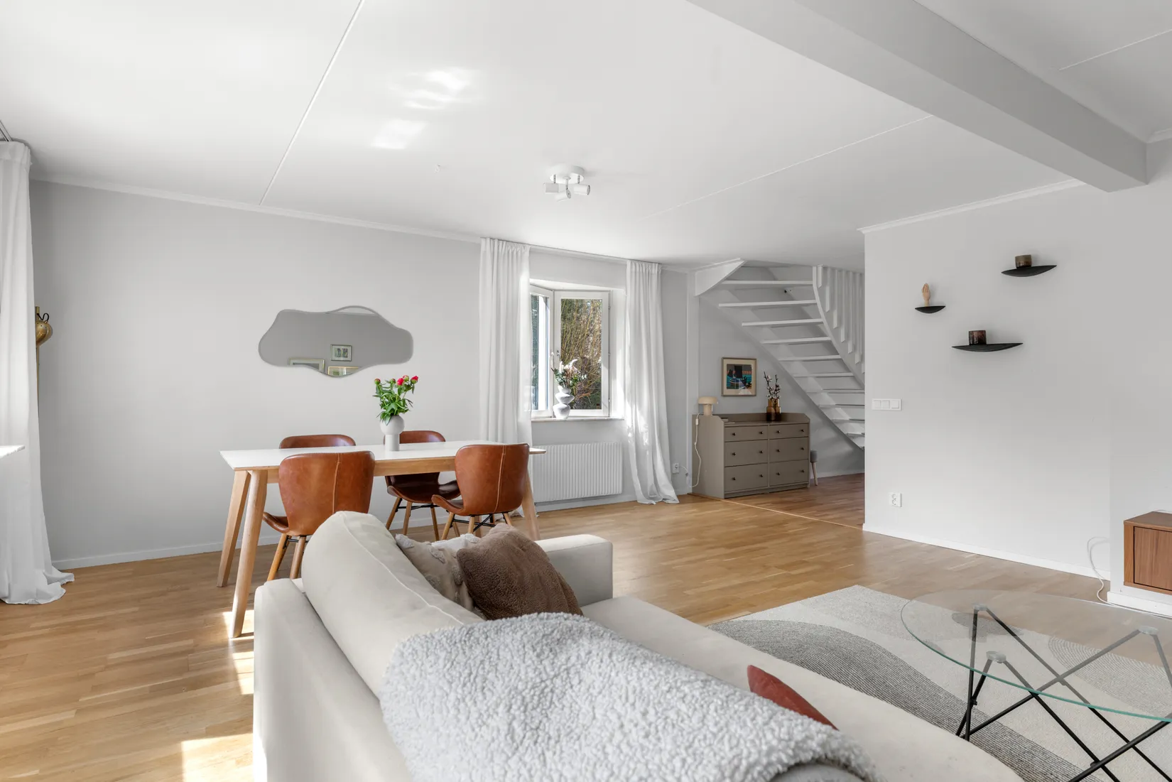 Villa, Radhus, Åbroddsgränd 81, Tyresö Centrum, Tyresö