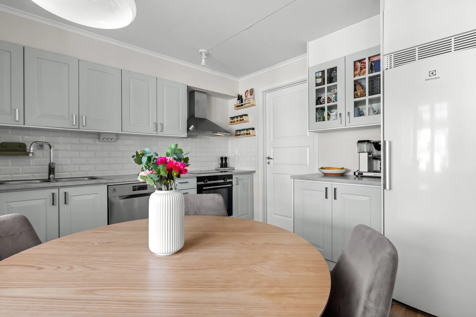 Villa, Radhus, Åbroddsgränd 81, Tyresö Centrum, Tyresö