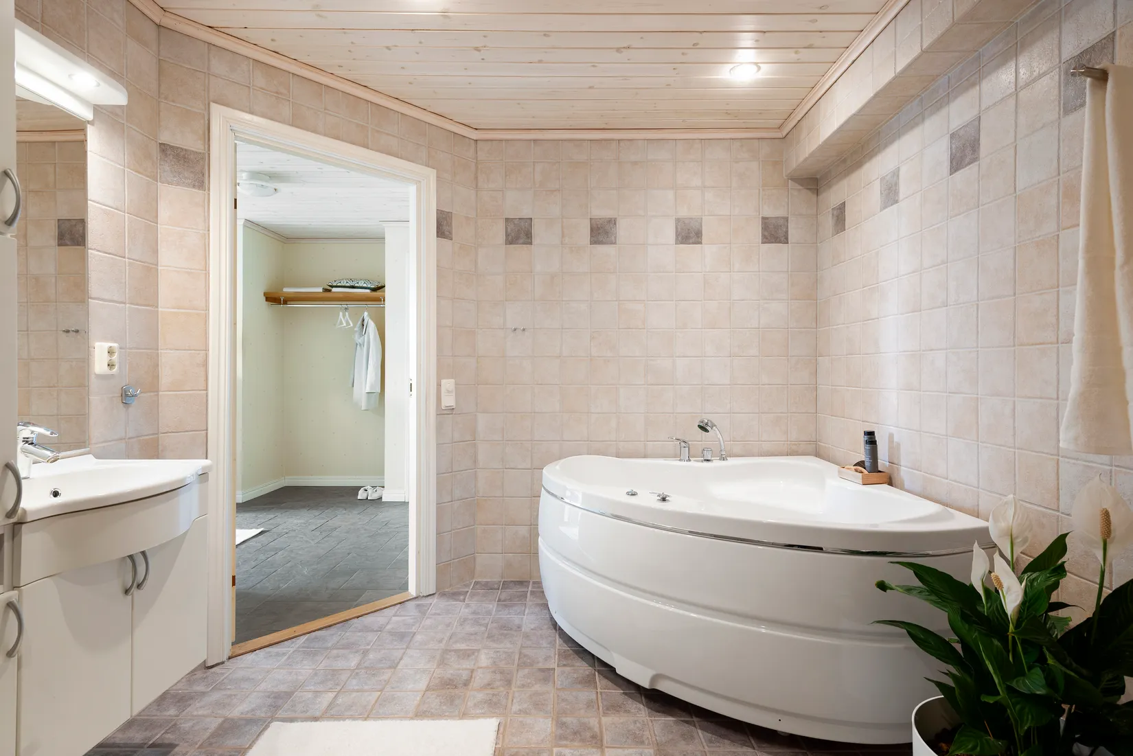 Villa, Kyrkvägen 38, Täby Kyrkby, Täby