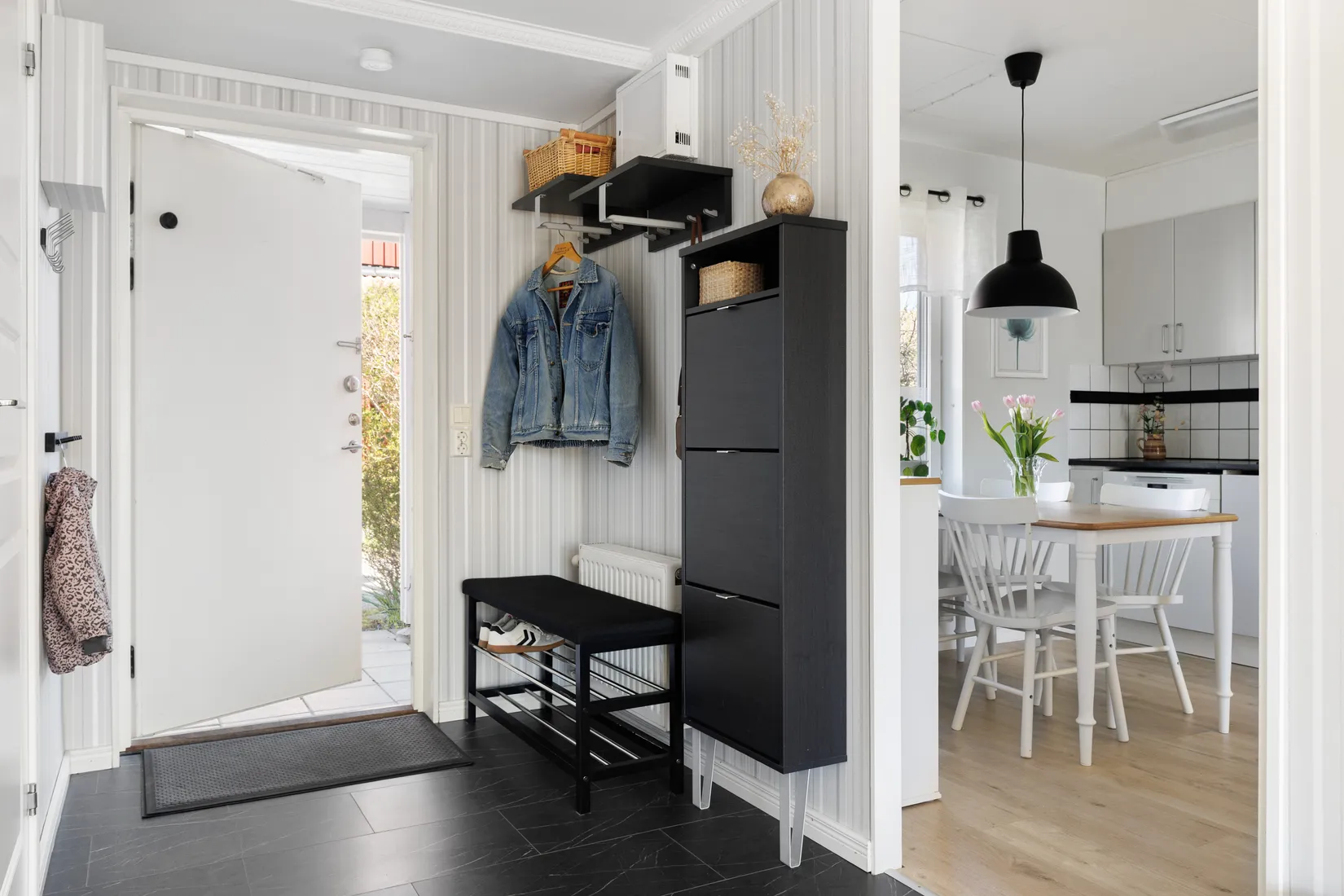 Radhus, Nyponvägen 12, Sigtuna - Pilsbo, Sigtuna