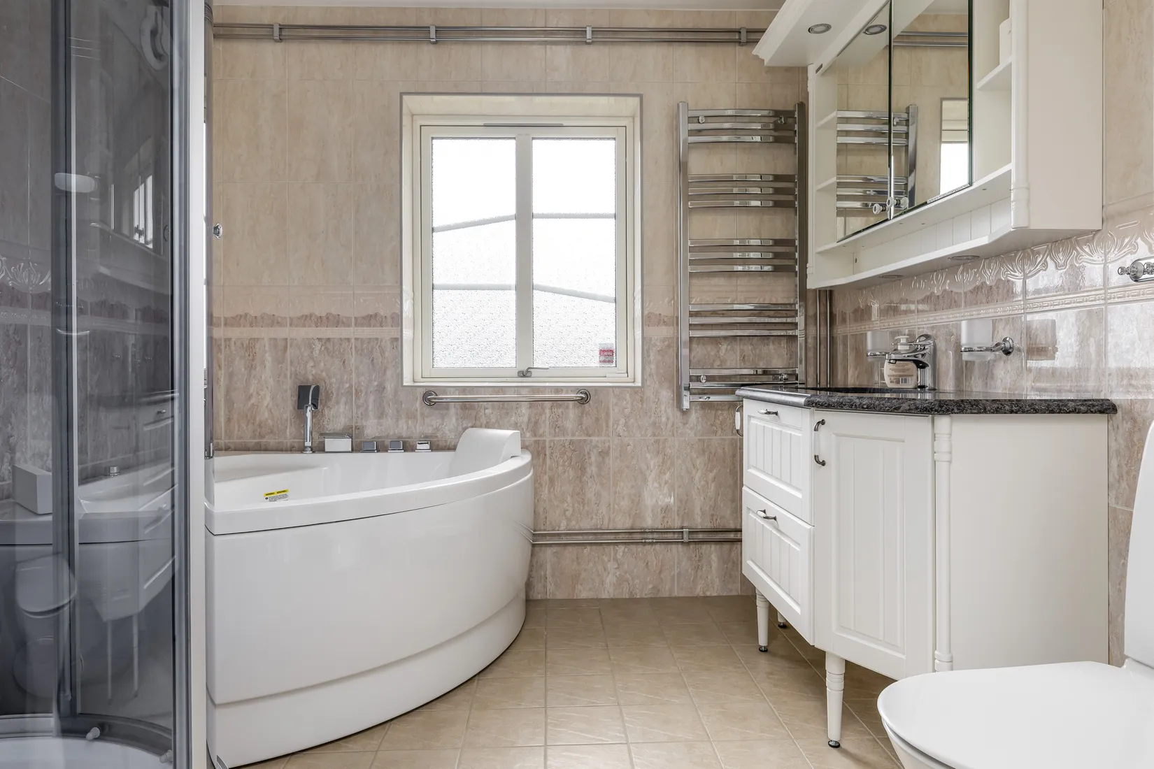 Villa, Hökbacksvägen 8, SÖDERBÄRKE Centrum/Brustorpet, Smedjebacken