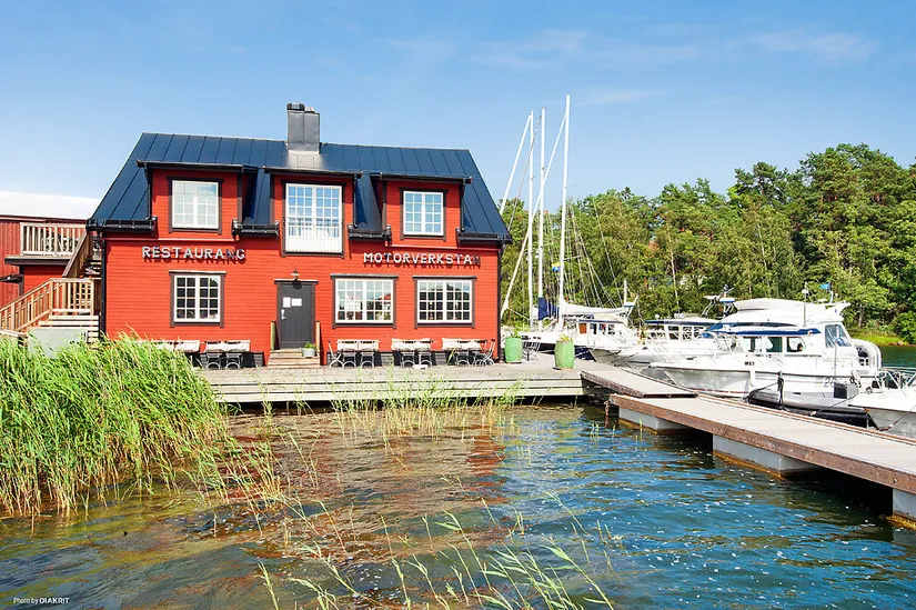 Villa, Radhus, Röda radhusen 9, Djurö, Värmdö