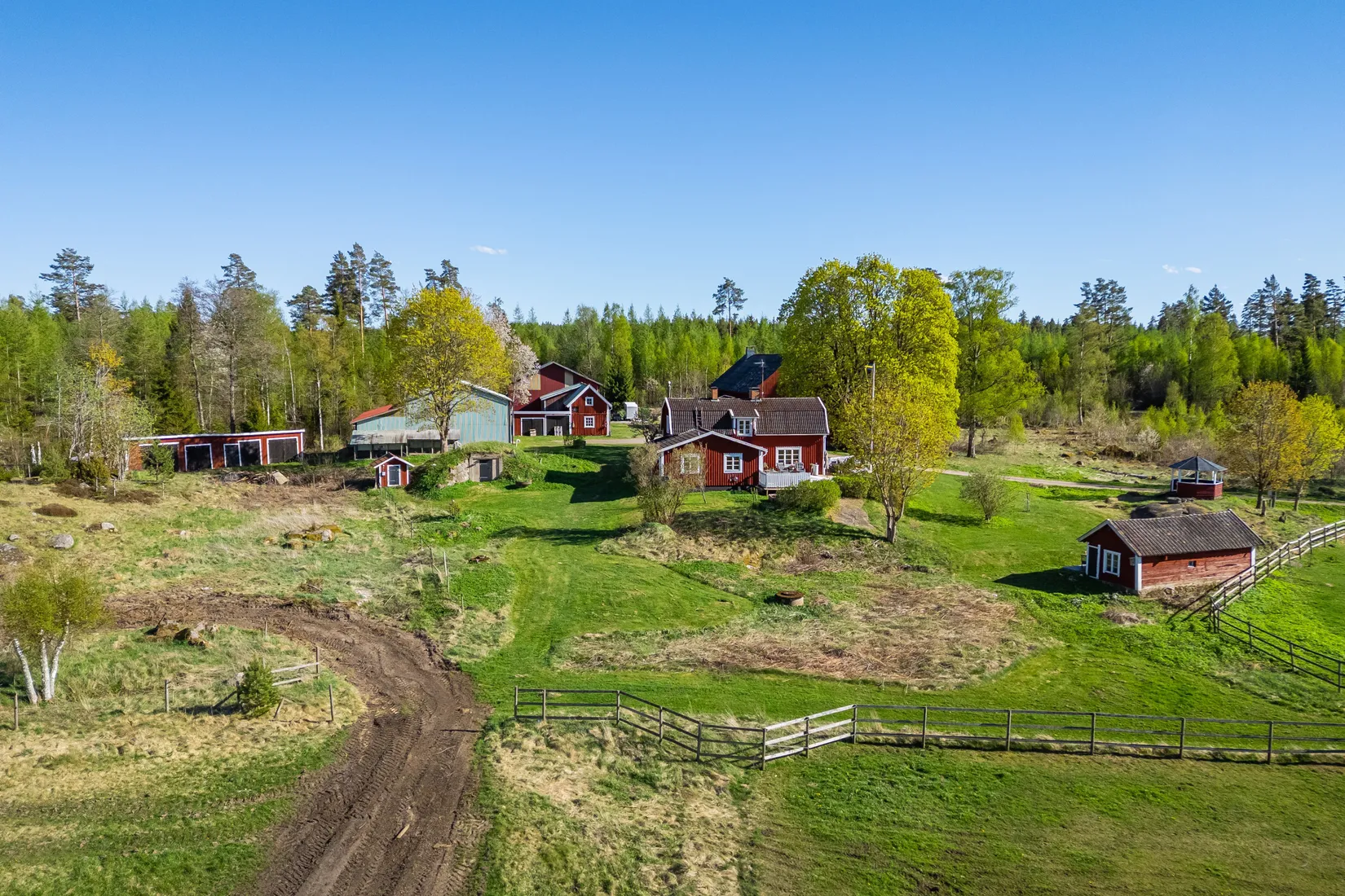 Gård/Skog, Gullstigen Rosenlund 1, Boxholm
