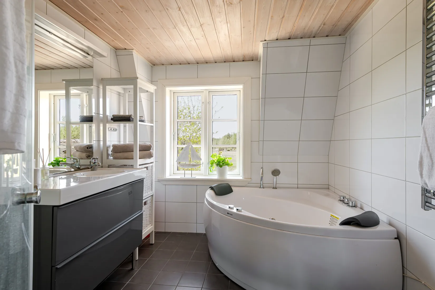 Gård/Skog, Gullstigen Rosenlund 1, Boxholm