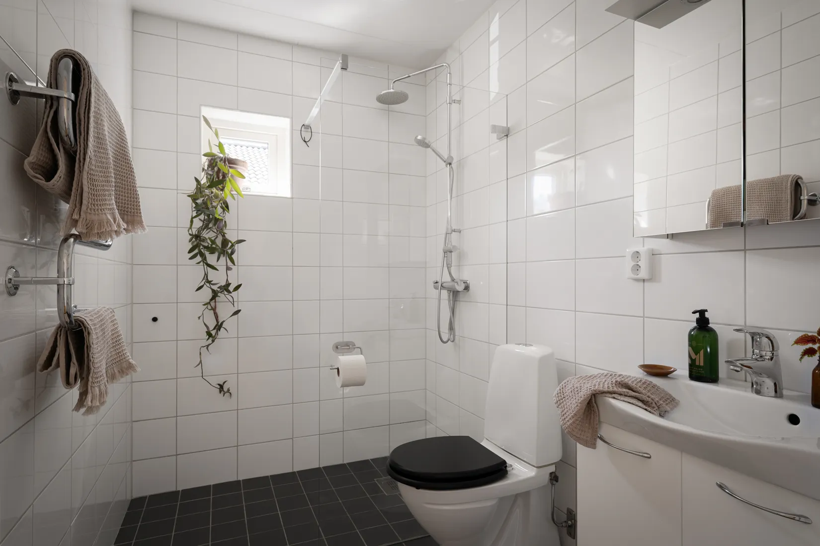 Bostadsrätt, Radhus, Rådjursvägen 7D, Ekeberg, Lilla Edet