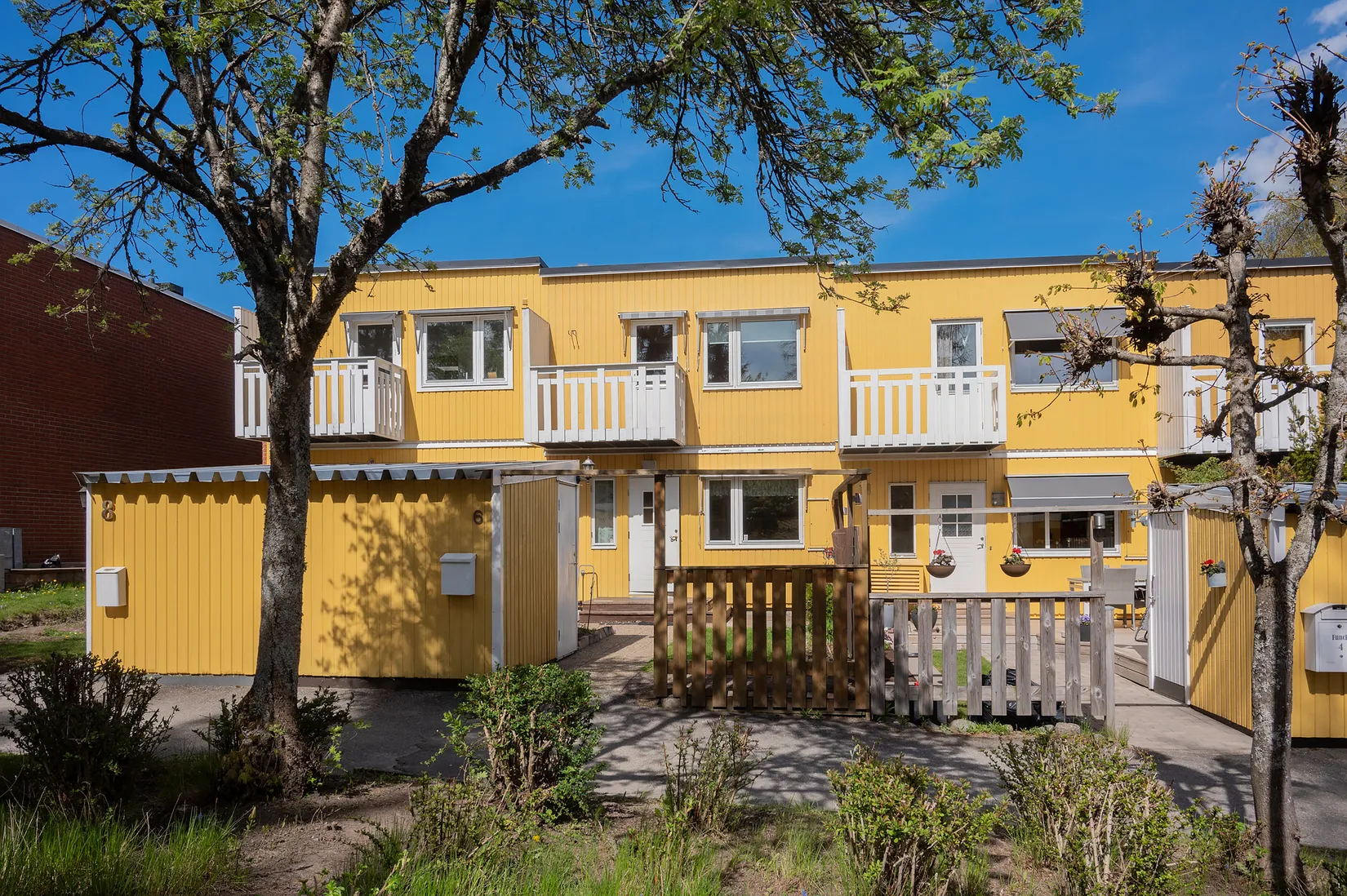 Radhus, Broängsbacken 6, Tumba - Broängen, Botkyrka