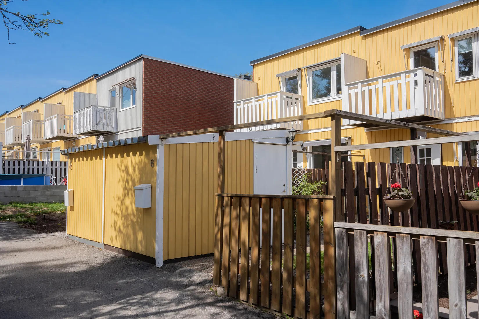 Radhus, Broängsbacken 6, Tumba - Broängen, Botkyrka