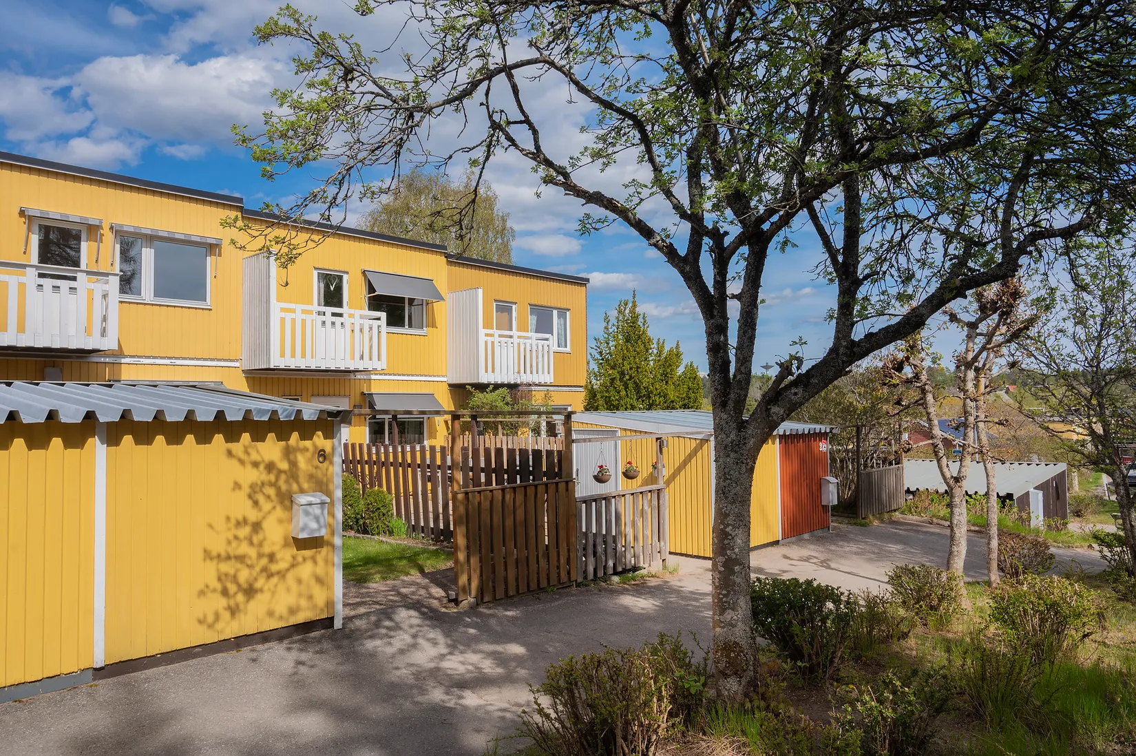 Radhus, Broängsbacken 6, Tumba - Broängen, Botkyrka