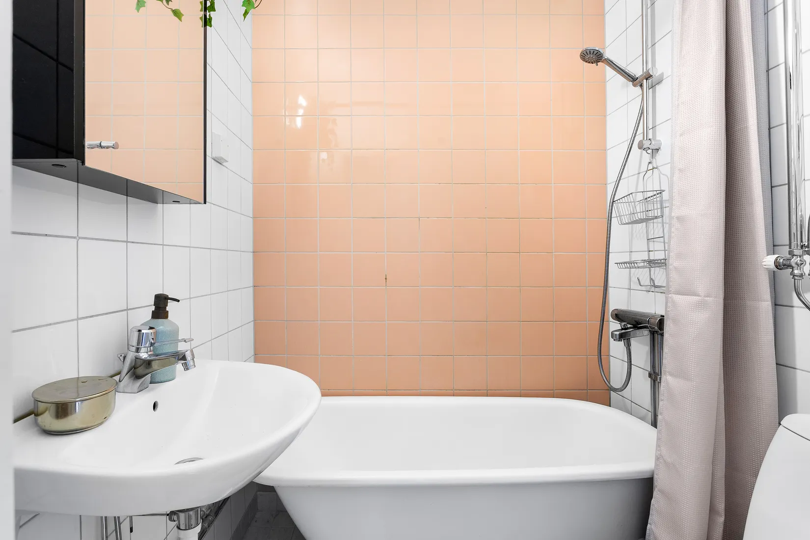 Bostadsrätt, Holmgårdsvägen 4, 4 tr. , Täby Kyrkby, Stockholm