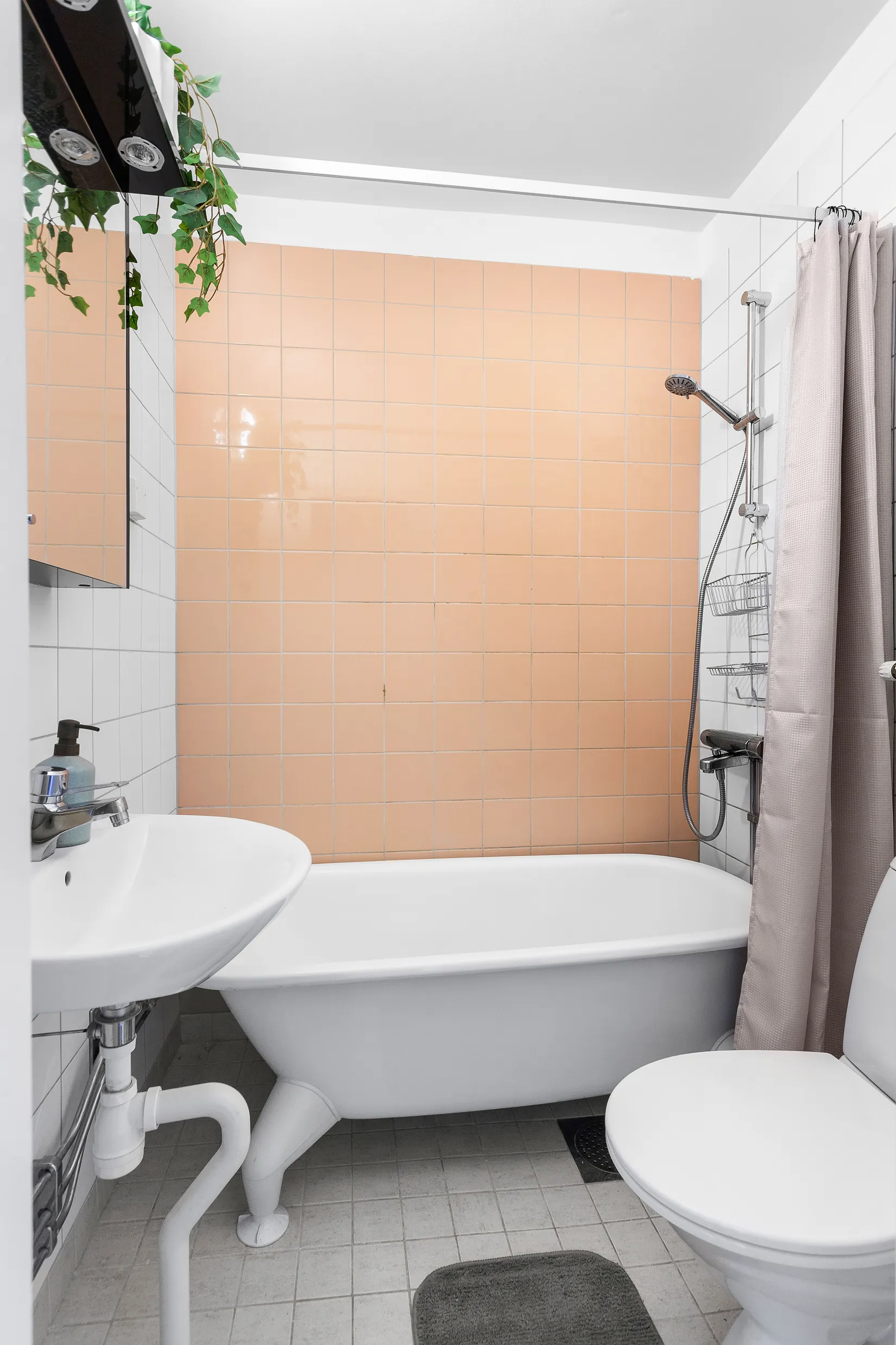 Bostadsrätt, Holmgårdsvägen 4, 4 tr. , Täby Kyrkby, Stockholm