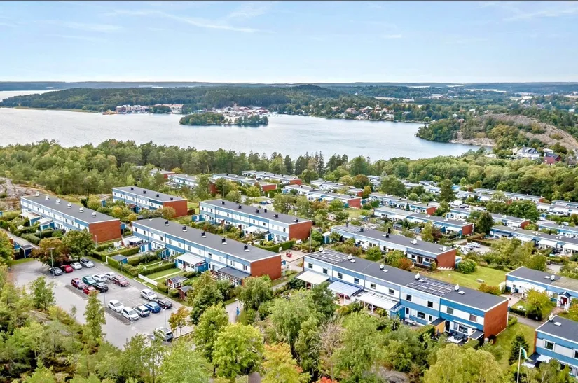 Villa, Radhus, Laxholmsbacken 96, Johannesdal - Vårberg, Stockholm