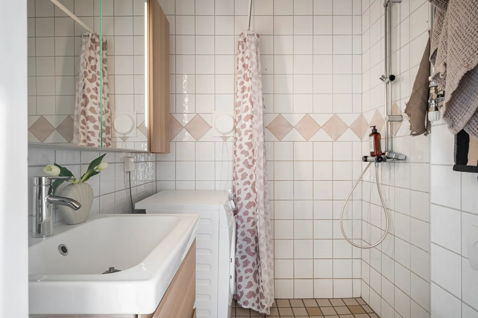 Bostadsrätt, Tulegatan 70, Vån 3/3, Centrala Sundbyberg, Sundbyberg