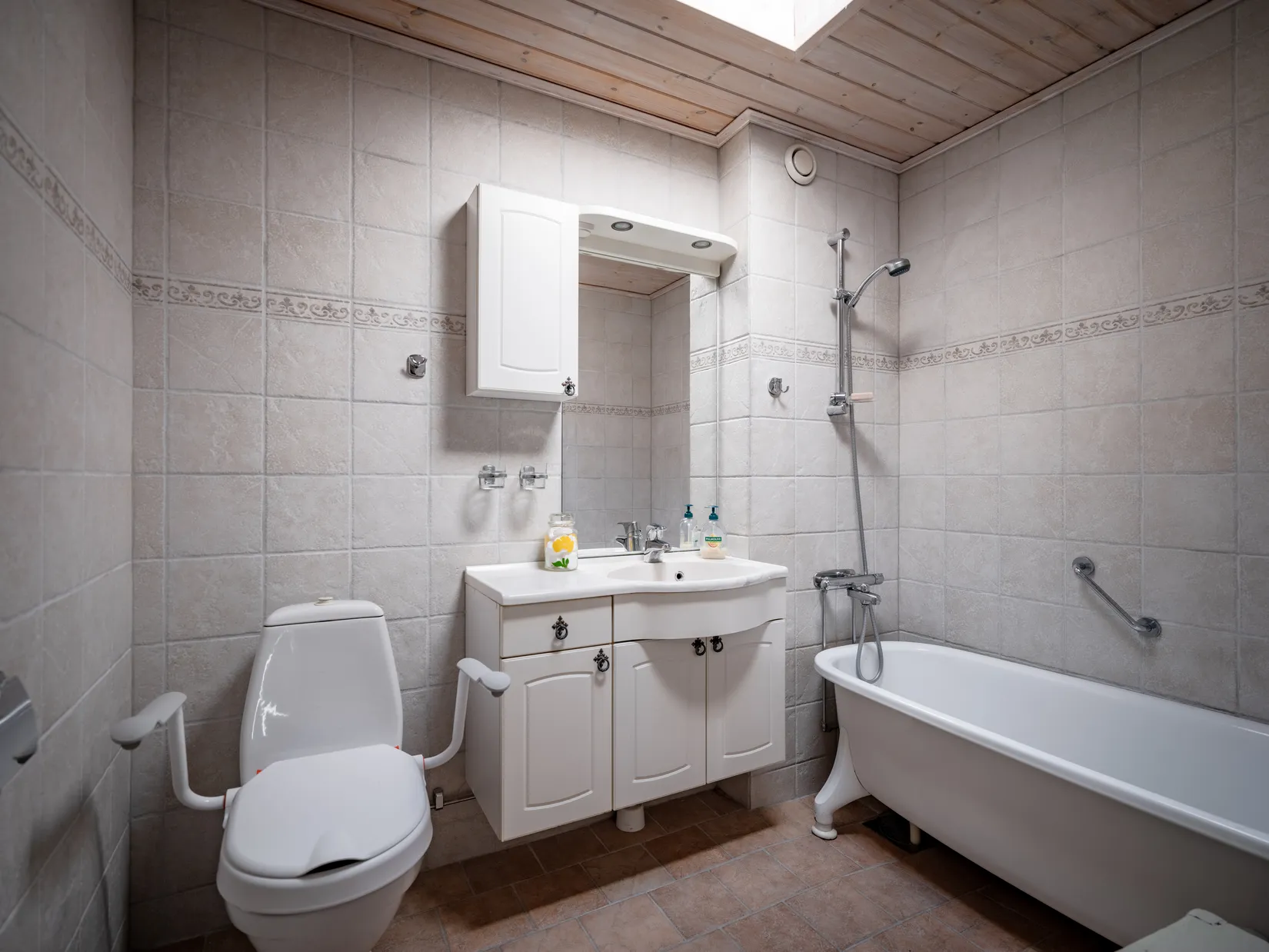 Villa, Radhus, Gullrisvägen 7, Bollstanäs, Upplands Väsby