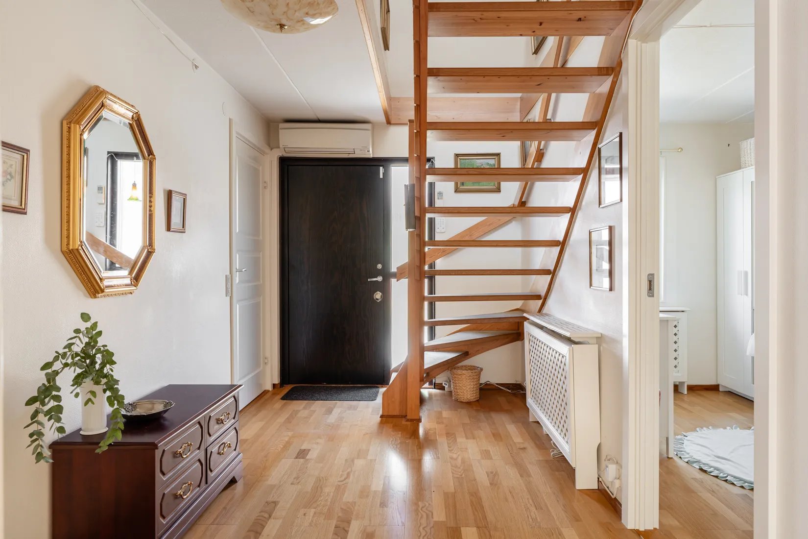 Villa, Radhus, Gräsandsgatan 28, Fågelhöjden, Nacka